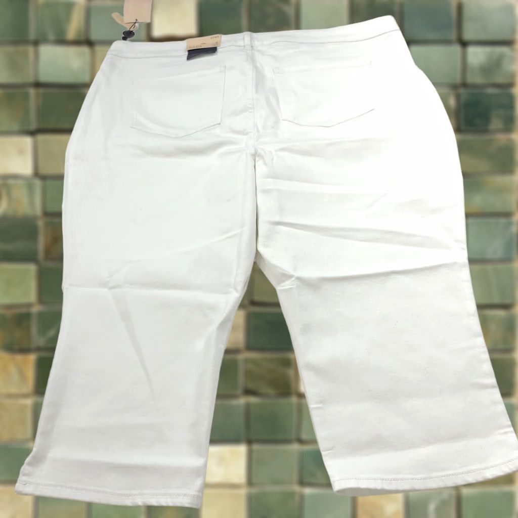 NYDJ NYDJ Lift Tuck Capri Jeans White 22WP Petite High Rise Denim Capris Womens 44W 20L Spring Summer Fall Winter? Size 40" / US 18 - 1 Thumbnail