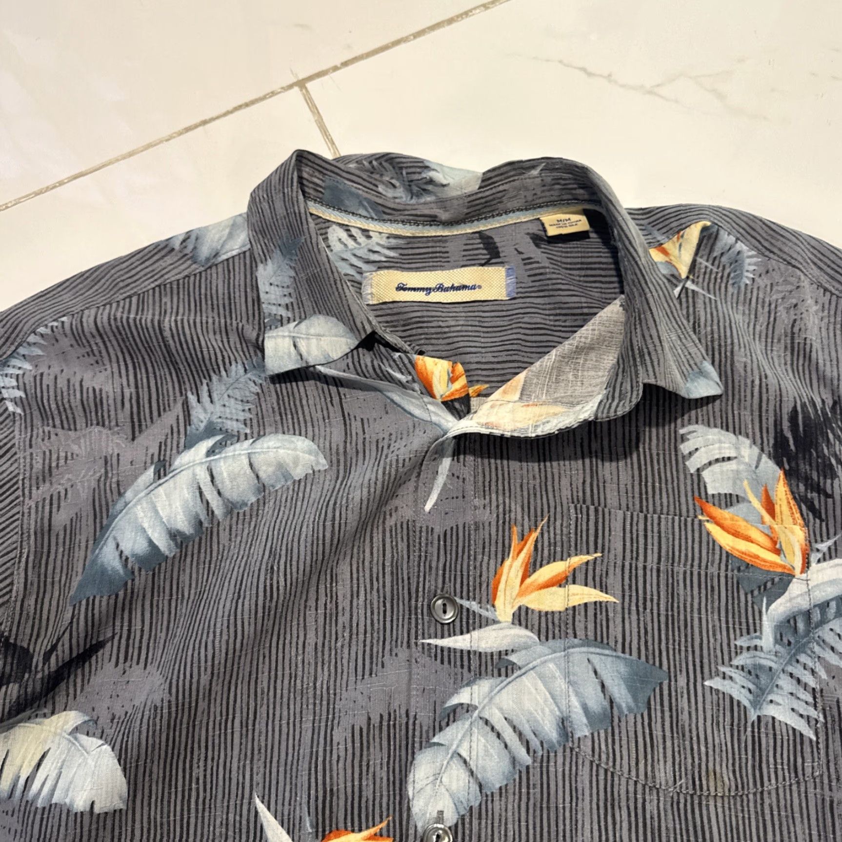 Tommy Bahama VINTAGE Tommy Bahama Shirt M Floral Silk Button-Up Hawaiian Short Sleeve Gray 100% Silk Medium Mens Size US M / EU 48-50 / 2 - 5 Thumbnail