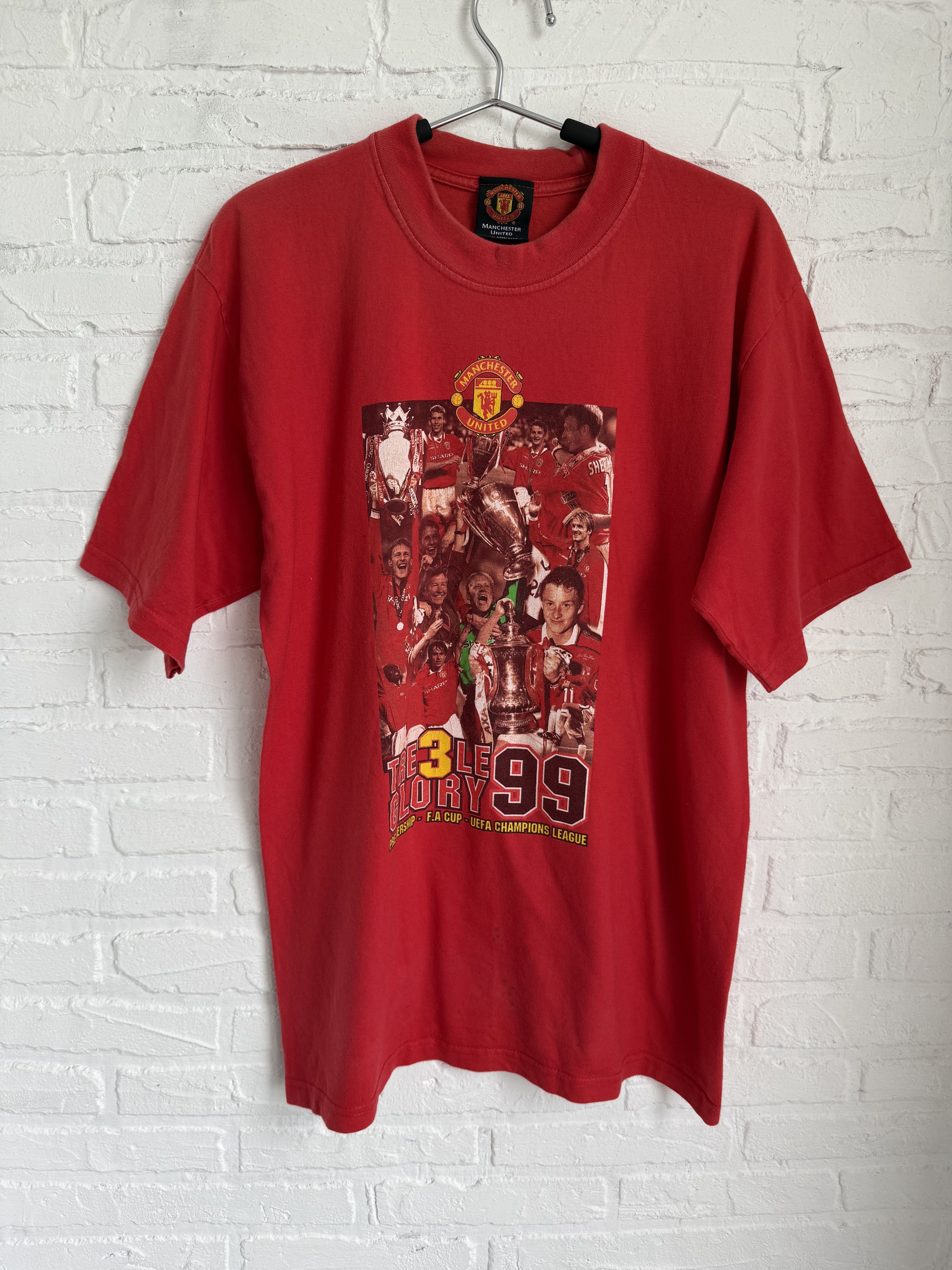 Vintage Vintage 1999 Manchester united triple glory football t-shirt Size US L / EU 52-54 / 3 - 1 Thumbnail