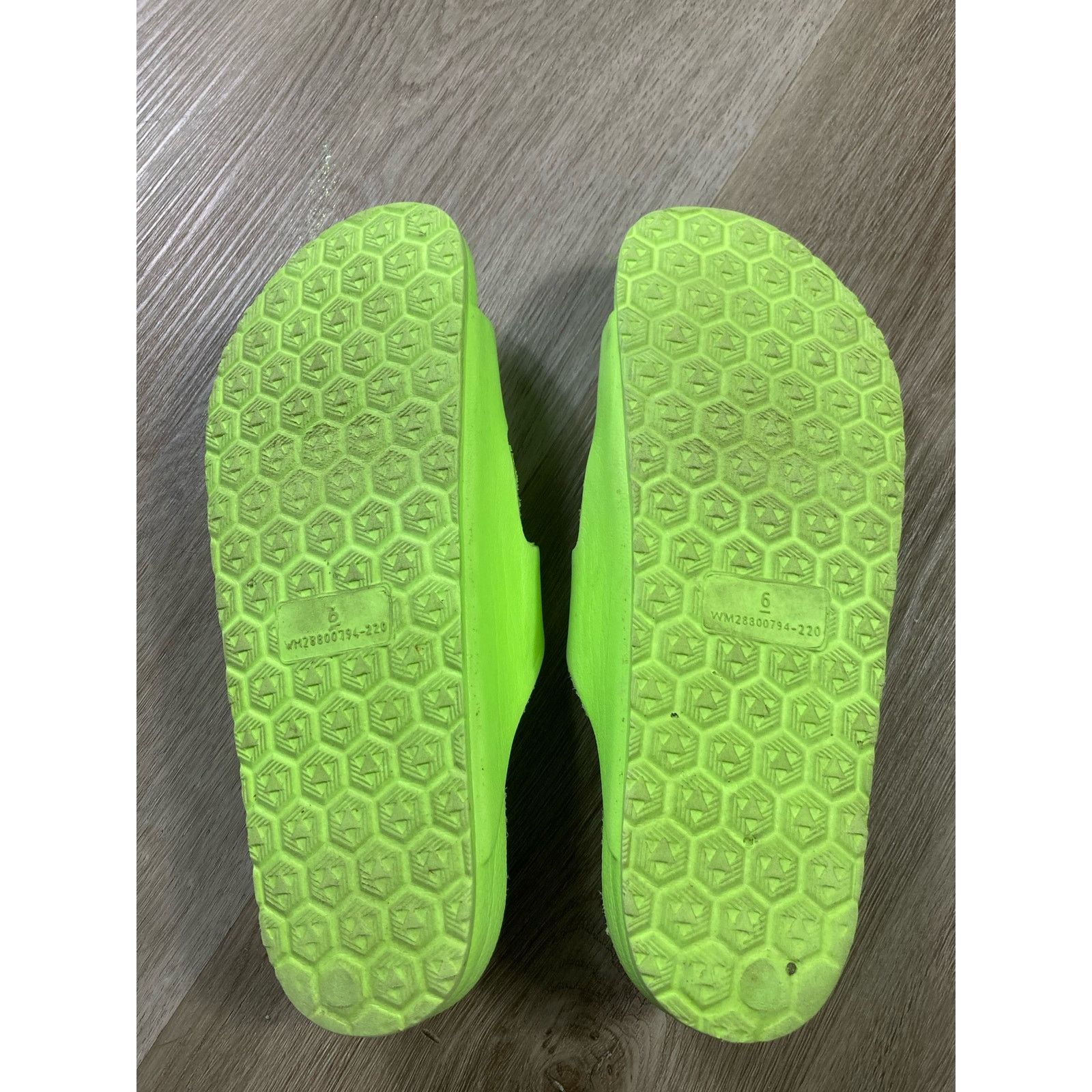 Other Neon Green Double Buckle Slide Sandals Size 6 Unisex Casual Size US 6 / IT 36 - 7 Thumbnail