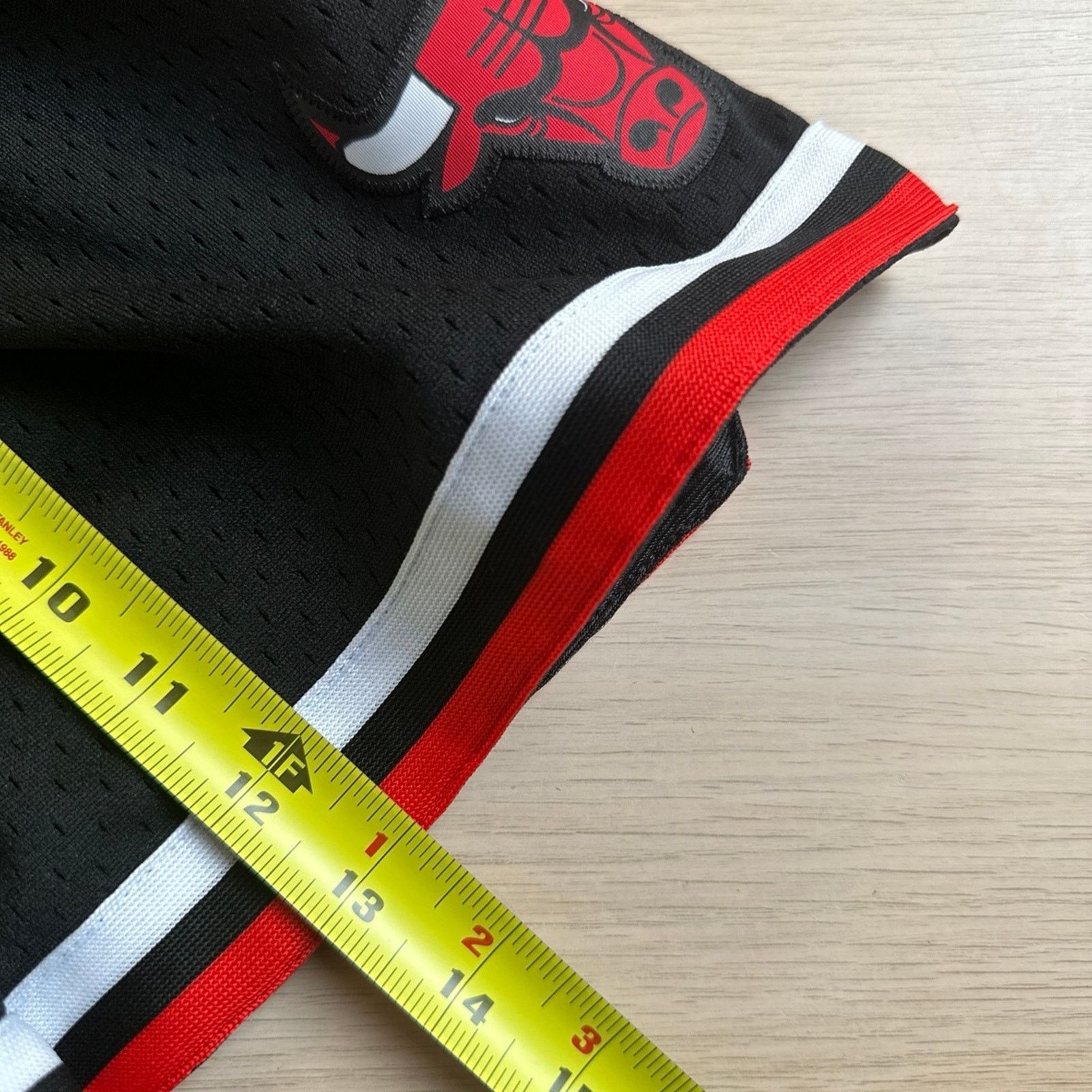 Mitchell & Ness Rare Chicago Bulls Mitchell & Ness Short - Size XS New Size US 28 / EU 44 - 9 Thumbnail