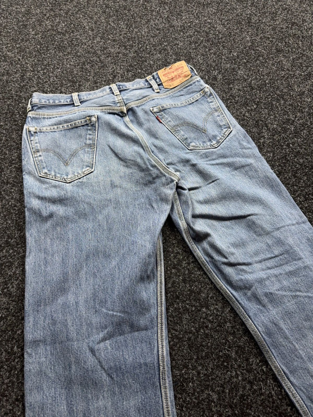 Levi's Retro 00s Levi’s 505 USA Regular Fit Light Wash Denim Jeans Size US 36 / EU 52 - 17 Thumbnail