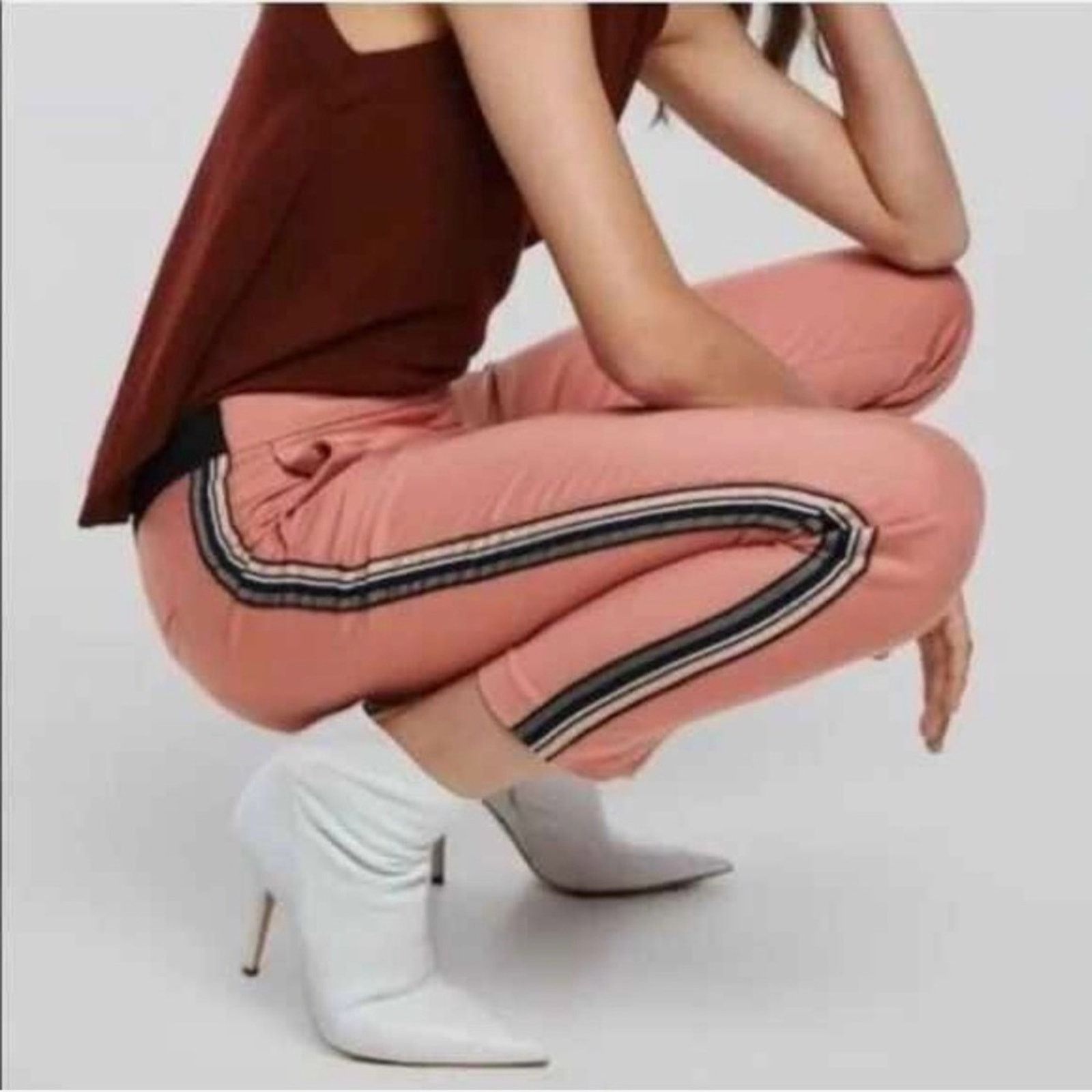 Zara New Zara Women's Pink Joggers with Stripe Detail size S Size 27" / US 4 / IT 40 - 1 Thumbnail