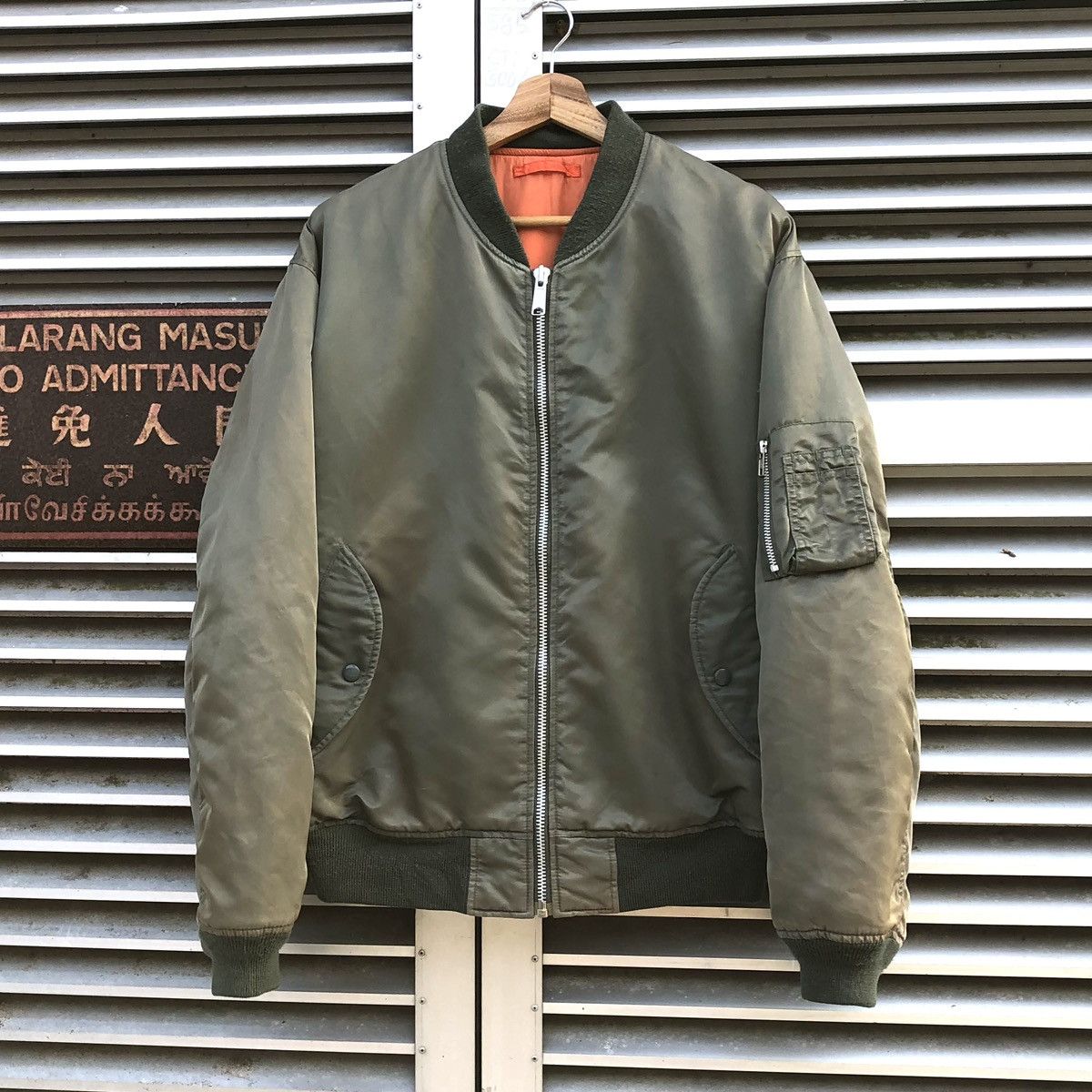 Vintage Vintage 90s Uniqlo Sun Faded Ma-1 Bomber Jacket Size US XL / EU 56 / 4 - 17 Thumbnail