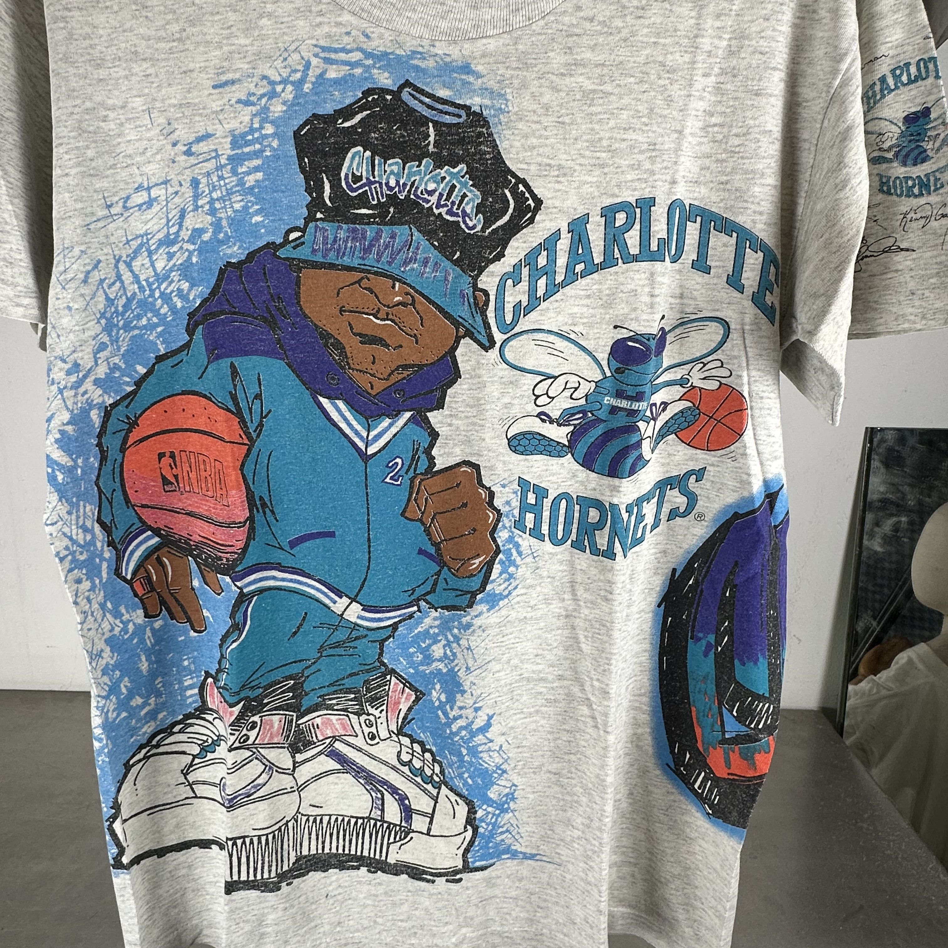 Vintage ​90s Charlotte Hornets NBA Wraparound Hip Hop Man T-shirt Size US L / EU 52-54 / 3 - 2 Thumbnail