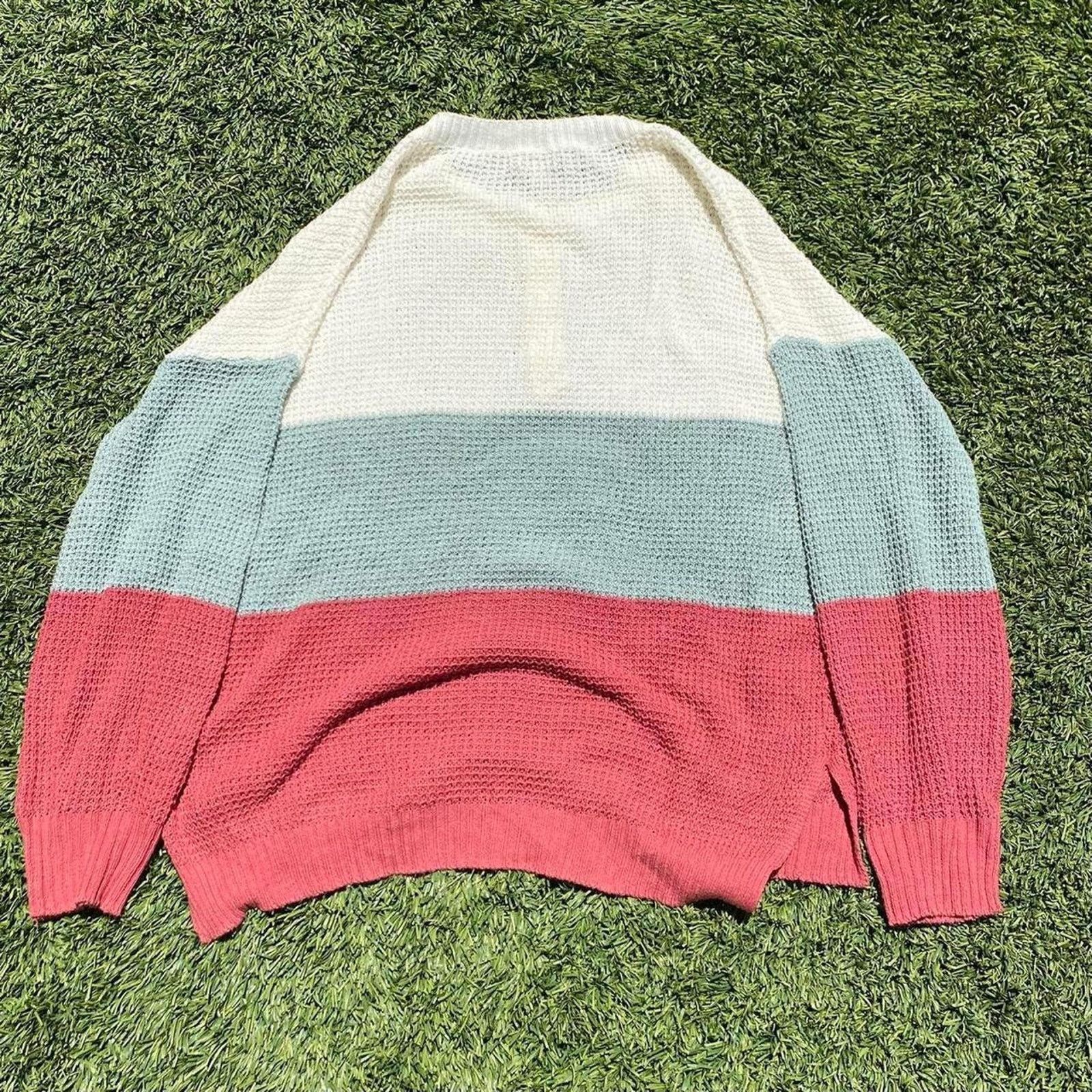 American Eagle Outfitters American Eagle Knit Sweater Size S Red White Green Size S / US 4 / IT 40 - 3 Thumbnail