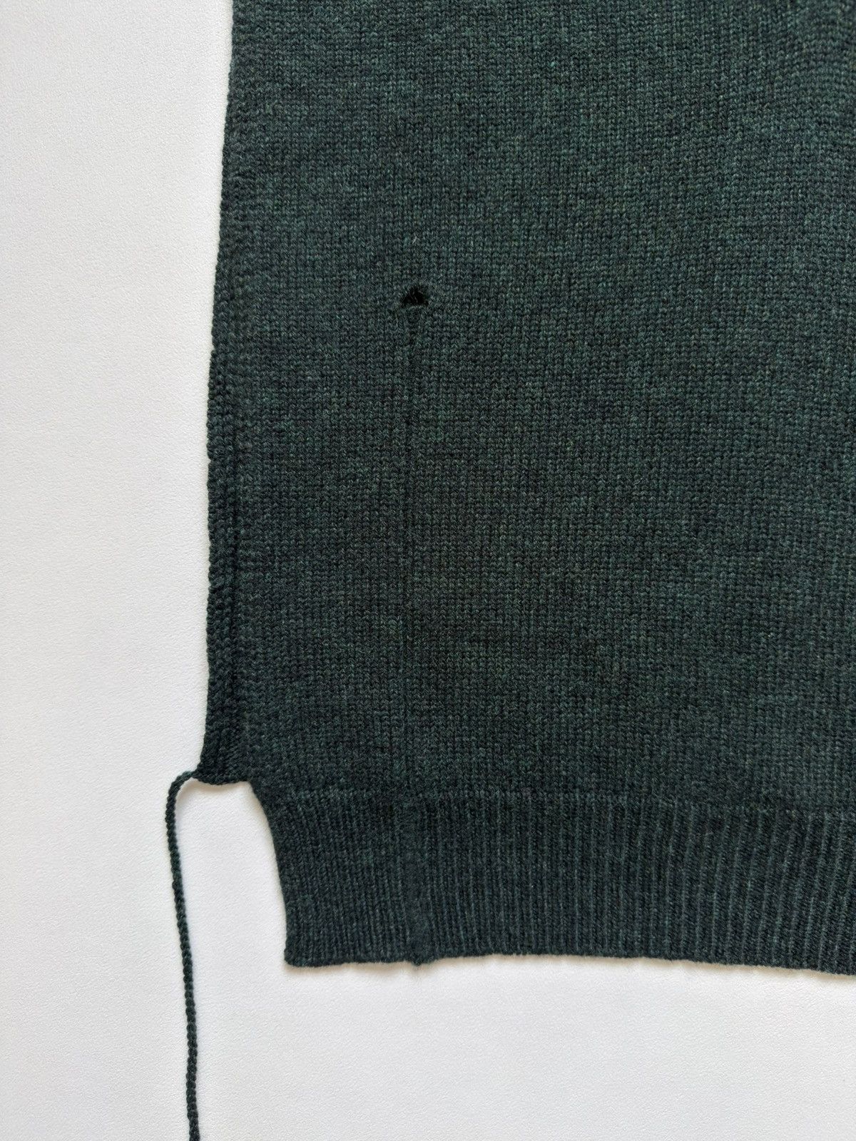 Maison Margiela A/W 21 Distressed Wool Sweater Vest Size US S / EU 44-46 / 1 - 9 Thumbnail