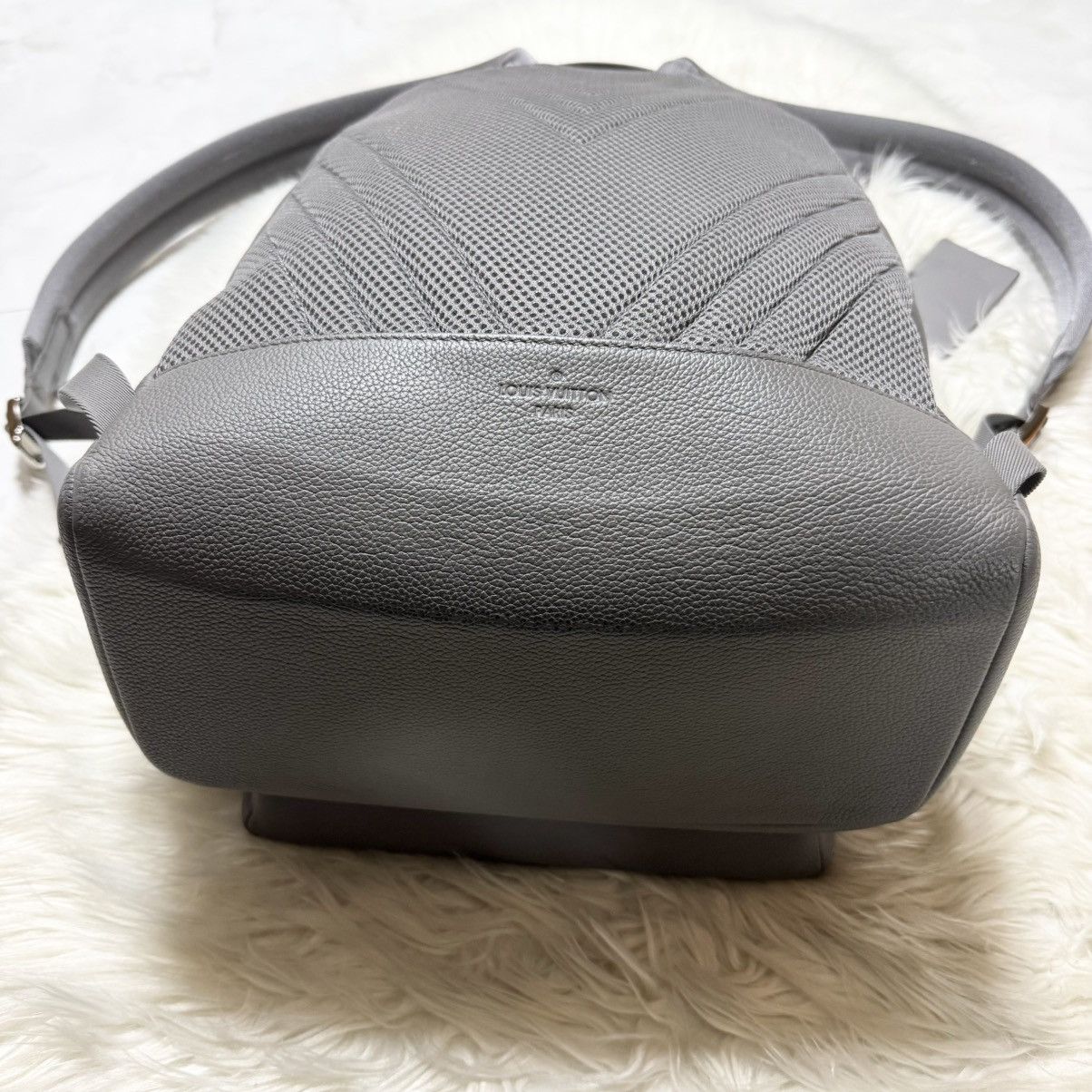 Louis Vuitton Authentic Louis Vuitton LV Aerogram Takeoff Leather Backpack Size ONE SIZE - 6 Thumbnail