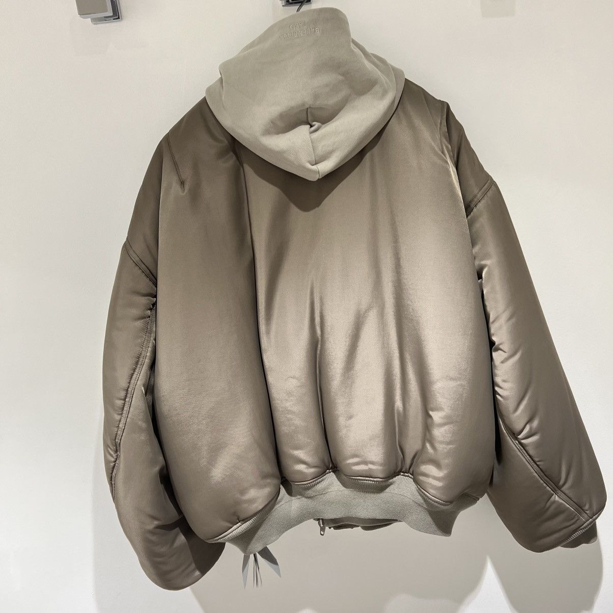 Balenciaga Balenciaga Hooded Oversized Jacket Size US L / EU 52-54 / 3 - 4 Thumbnail