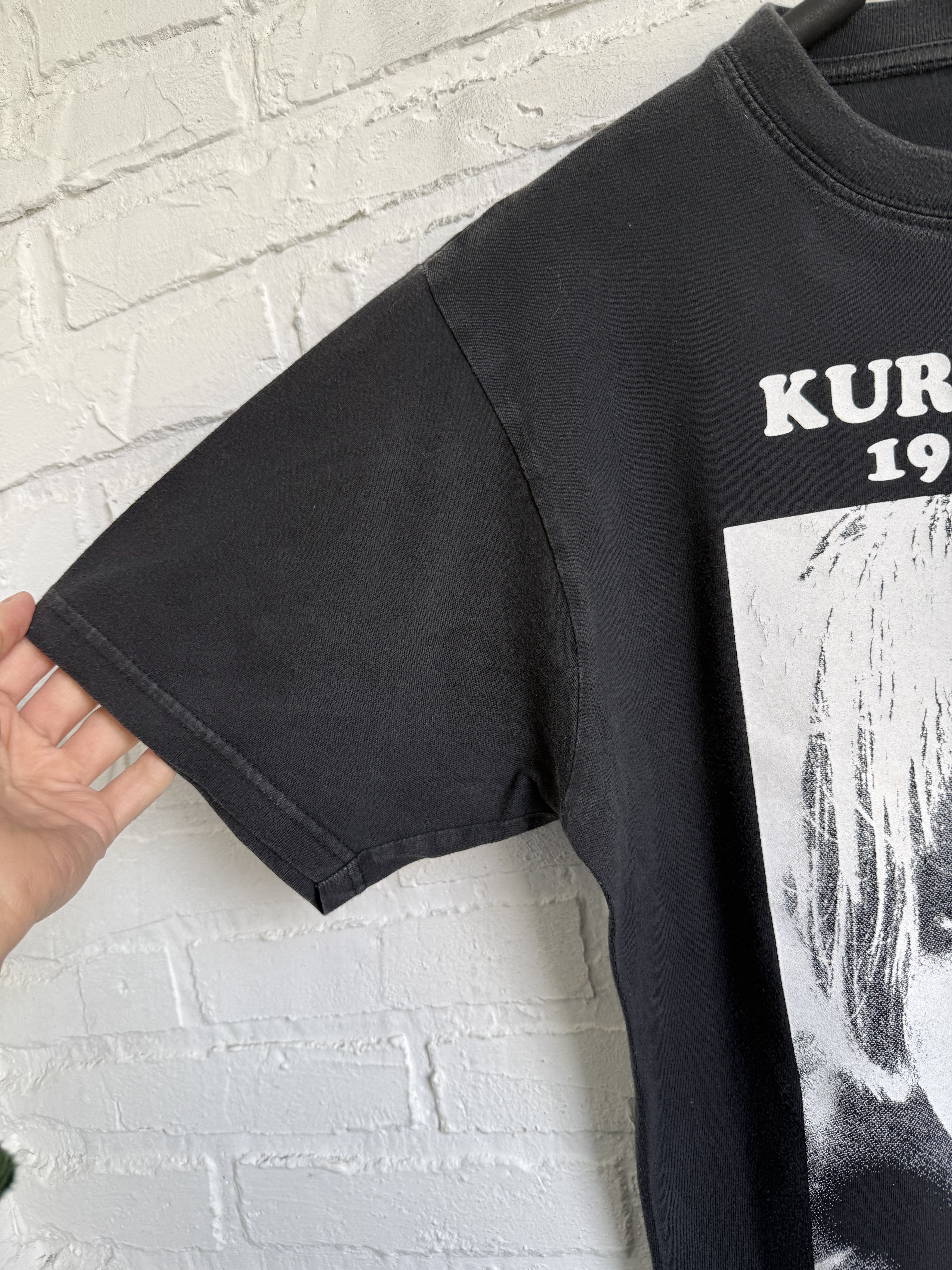 Band Tees Vintage 90s Nirvana Kurt Cobain Memorial t-shirt Size US M / EU 48-50 / 2 - 5 Thumbnail