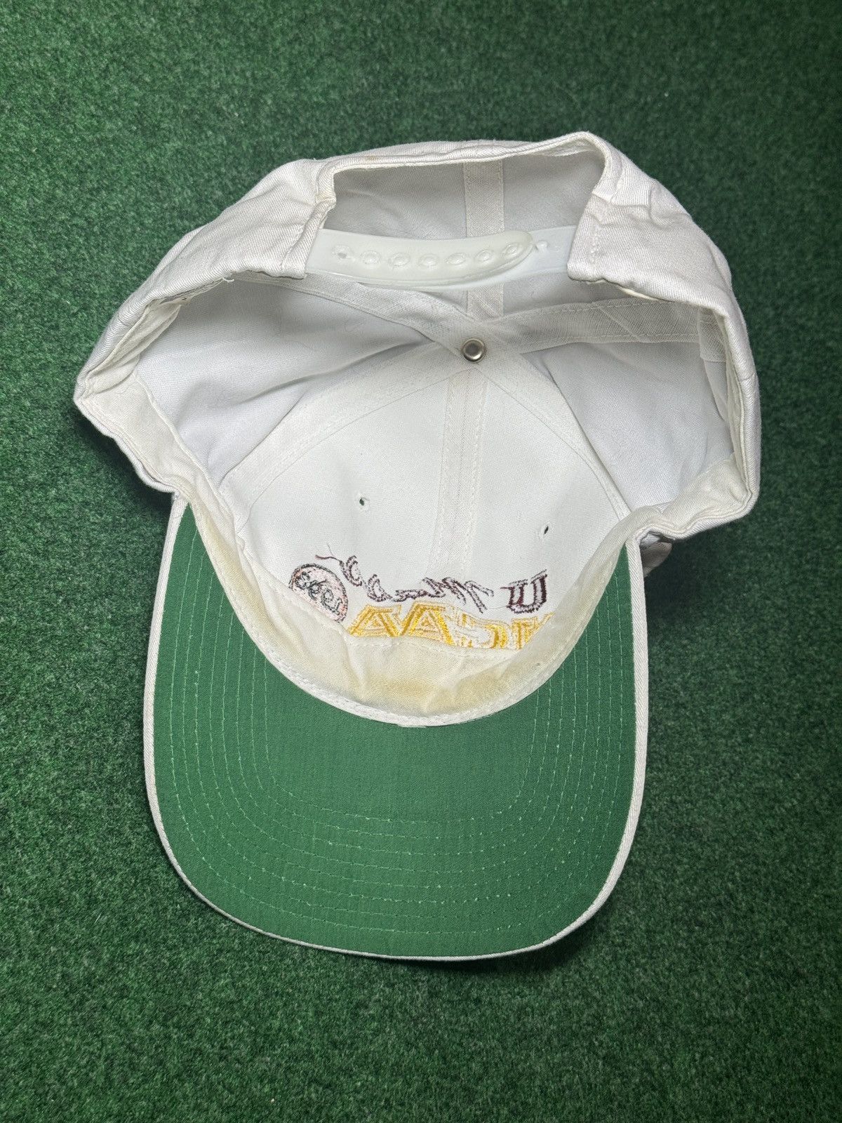 Vintage Vintage Umass NCAA Champship Basketball 90s Dad Cap Hat Size ONE SIZE - 6 Thumbnail
