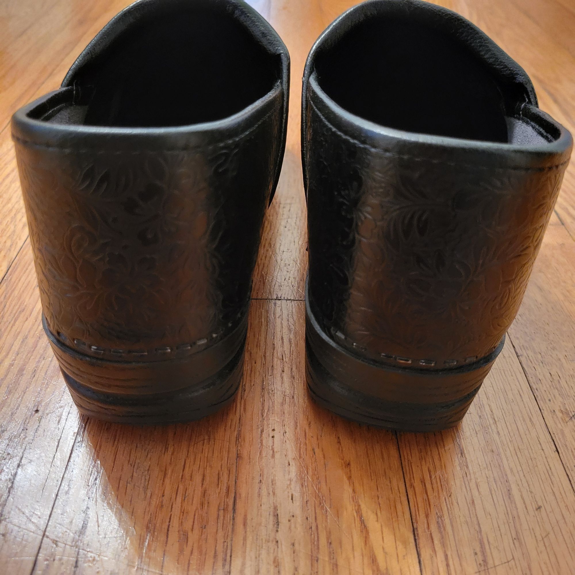 Dansko Dansko XP 42 Black Professional Tooled Floral Leather Clogs Size US 12 / IT 42 - 4 Thumbnail