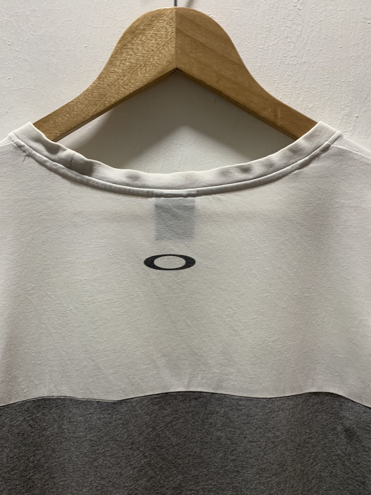 Oakley Vintage Oakley Tee Size US L / EU 52-54 / 3 - 9 Thumbnail