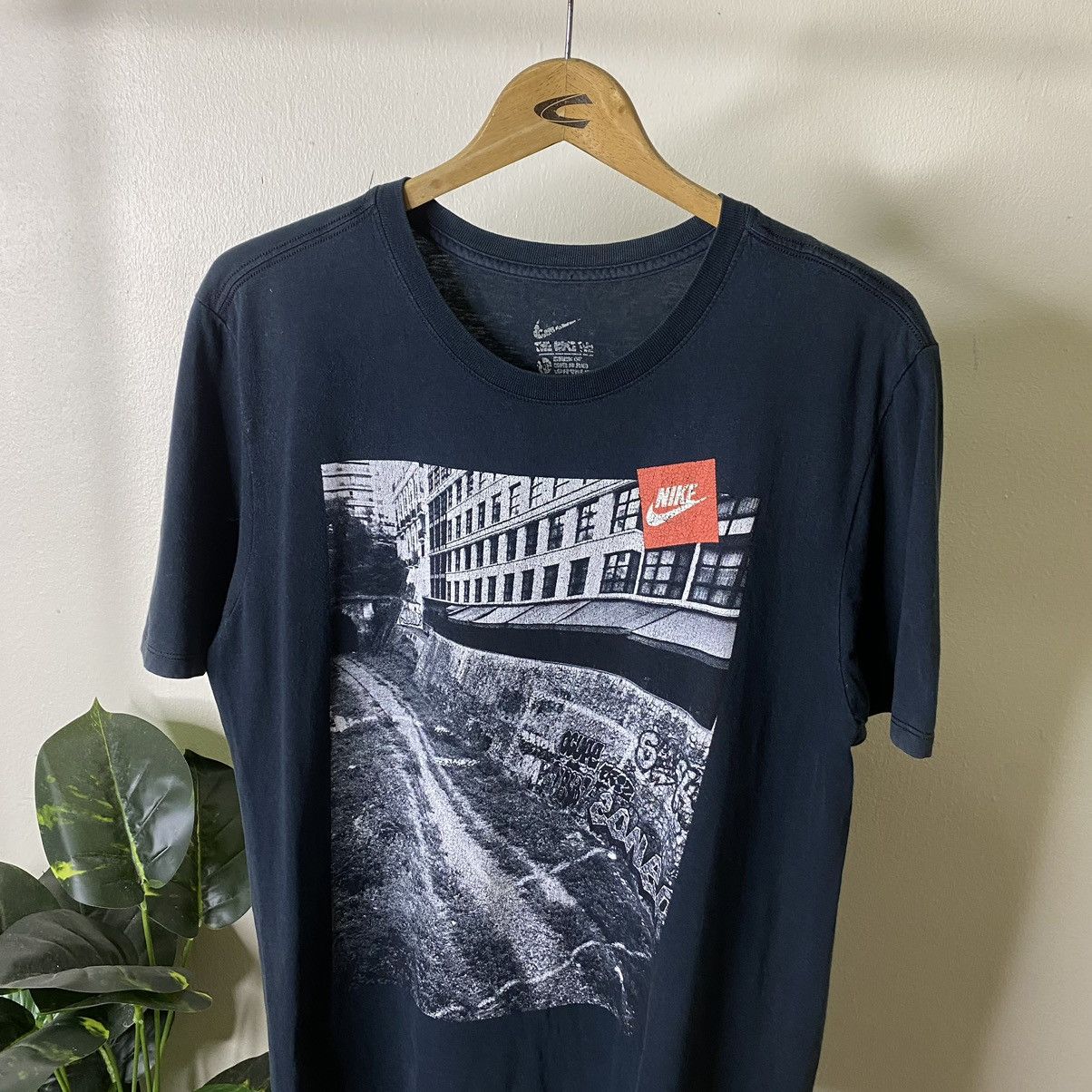 Nike Y2K Nike Modern Tee Nice Graphic Size US M / EU 48-50 / 2 - 2 Thumbnail
