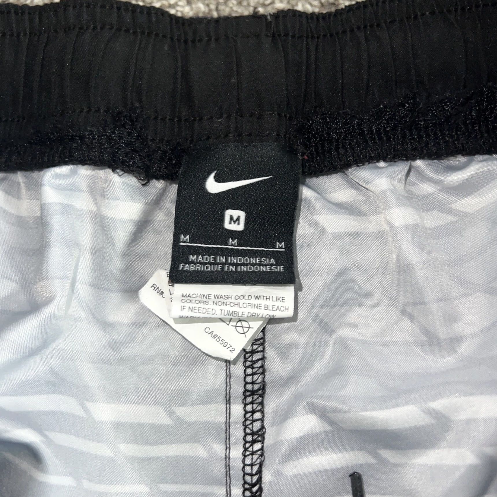 Nike Nike Gray Striped Board Shorts Mens Size M Size US 31 - 3 Thumbnail