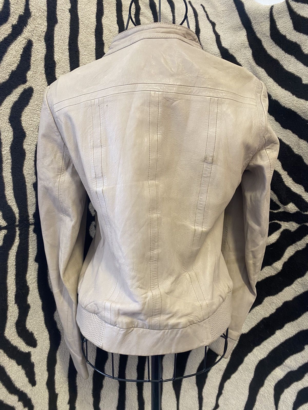 Karen Millen White cream slim viscose leather jacket Size S / US 4 / IT 40 - 6 Thumbnail