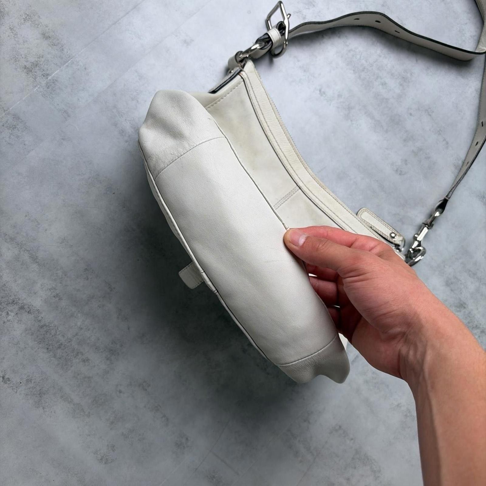 Coach Y2K White Coach Soho Leather Buckle Shoulder Bag Size ONE SIZE - 5 Thumbnail