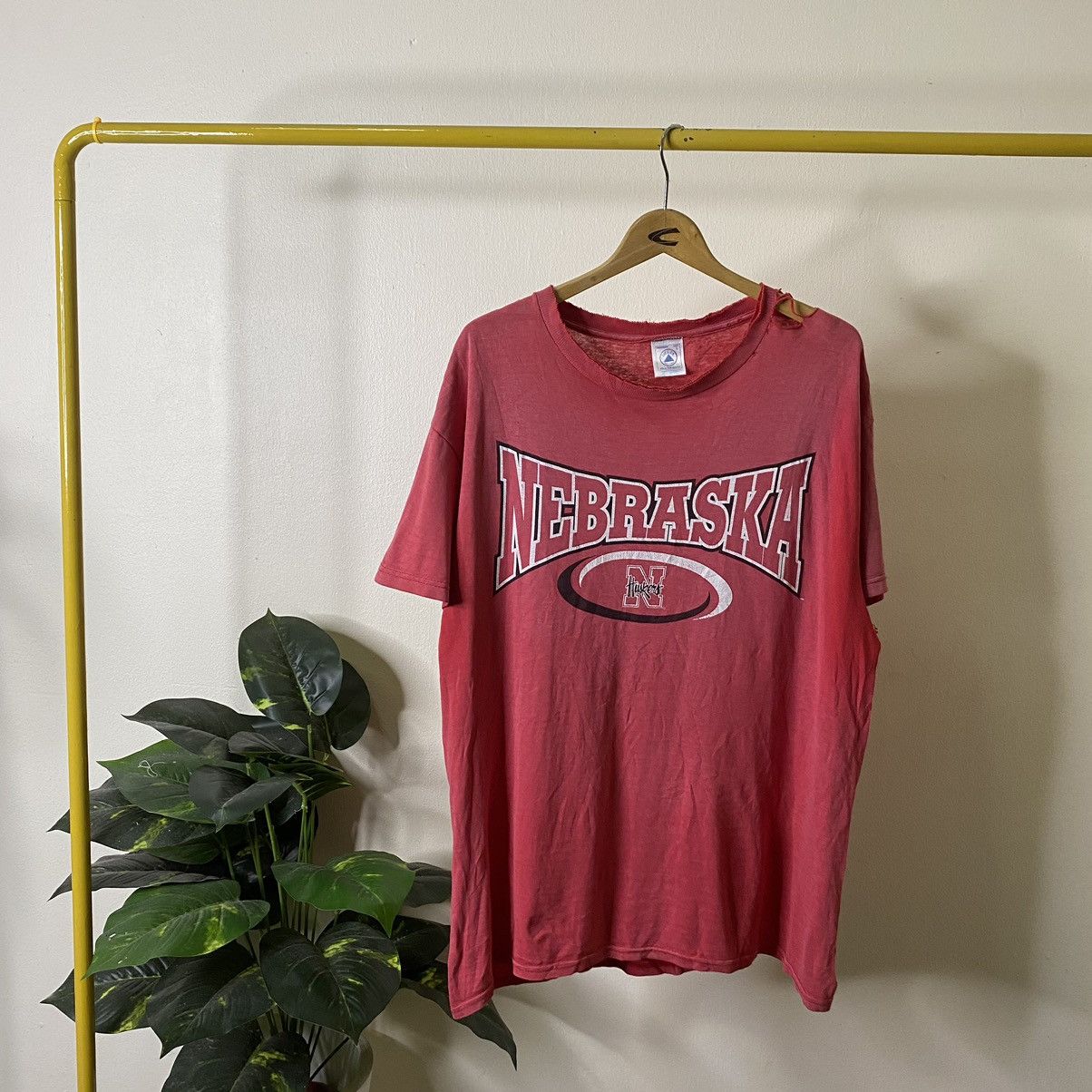 Vintage 1990s Nebraska Cornhuskers Football NFL Distressed Tee Size US L / EU 52-54 / 3 - 1 Thumbnail