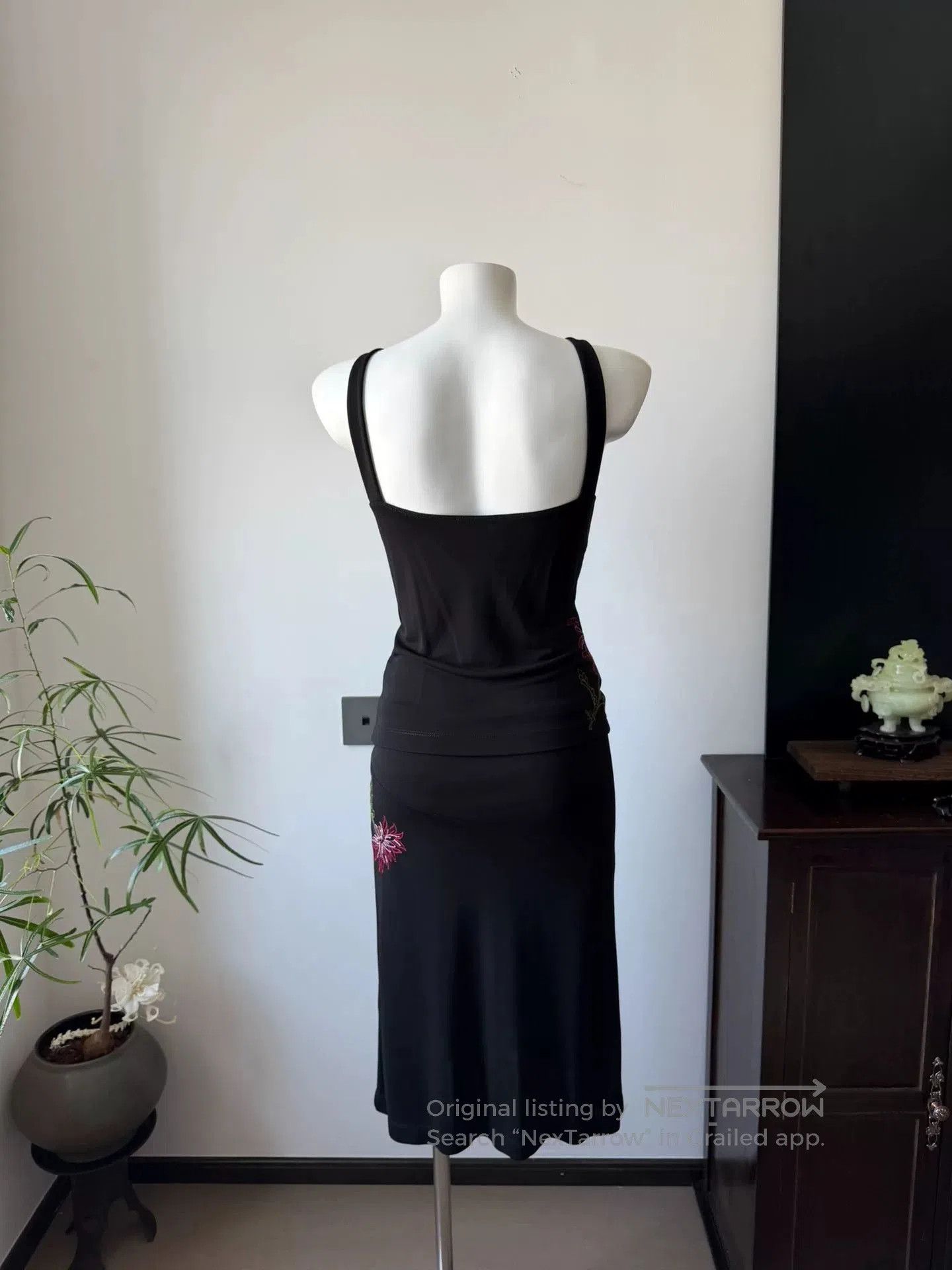Bcbgmaxazria BCBG Chinese Neckline Embroidery Set. Size M / US 6-8 / IT 42-44 - 6 Thumbnail