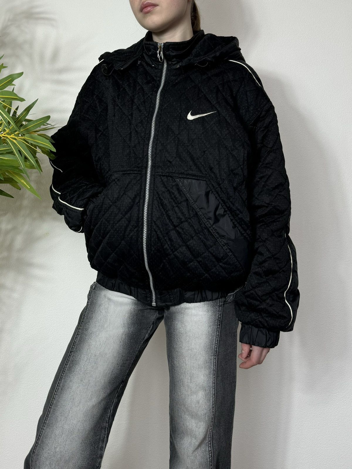 image of Nike Bomber Wmns Down Jacket in Black, Women's (Size Medium)
