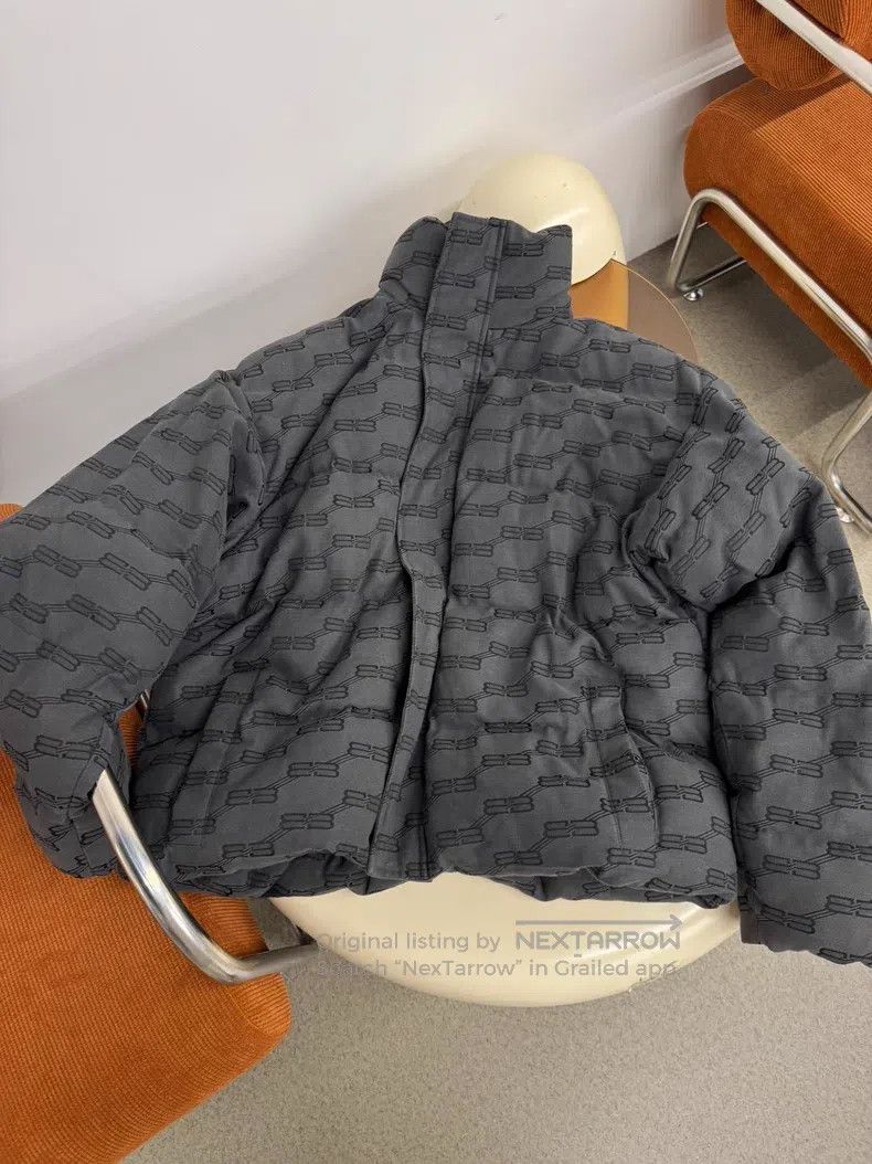 Balenciaga Balenciaga Logo Full Print Stand Collar Zipper Long Sleeve Size US S / EU 44-46 / 1 - 2 Thumbnail