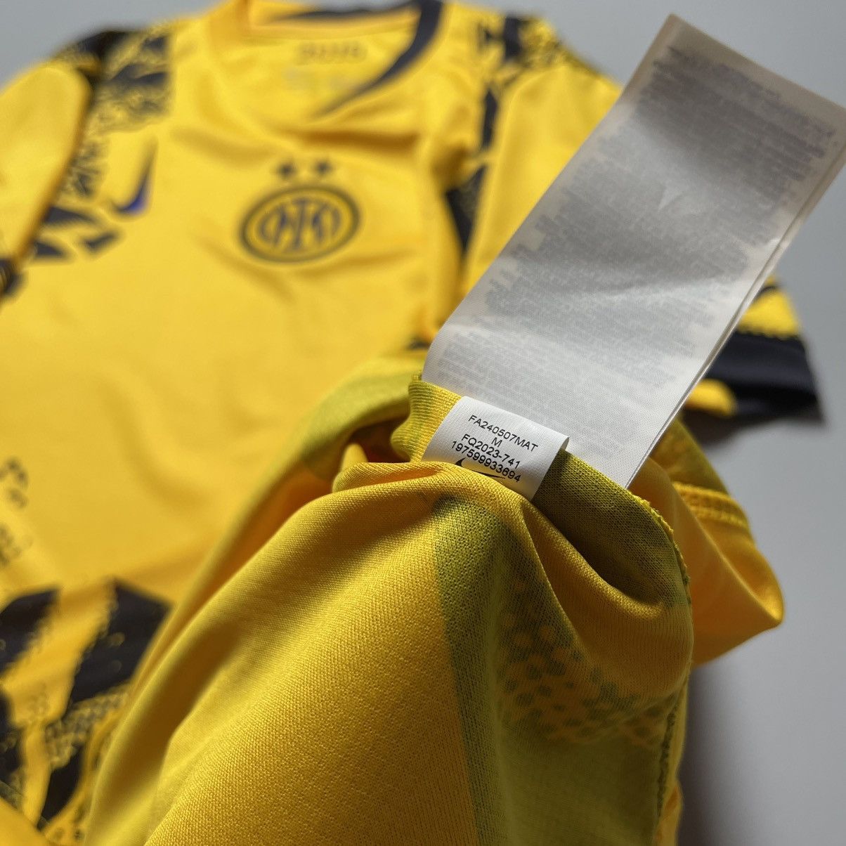 Vintage INTER NIKE 2024/2025 FOOTBALL THIRD JERSEY #9 THURAM Size US M / EU 48-50 / 2 - 15 Thumbnail