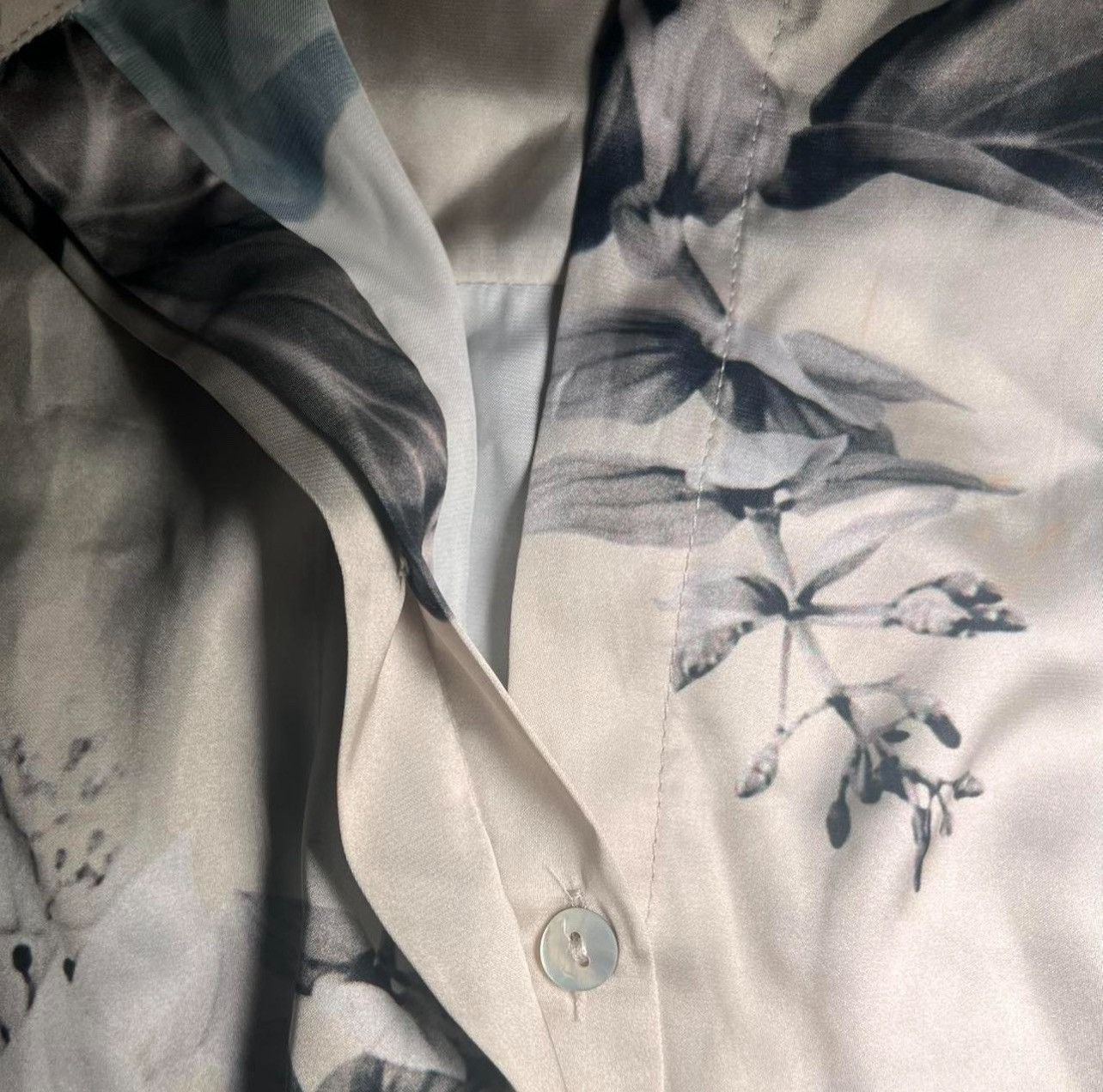 Elie Tahari Elie Tahari black and white floral button-up blouse Size M / US 6-8 / IT 42-44 - 3 Thumbnail