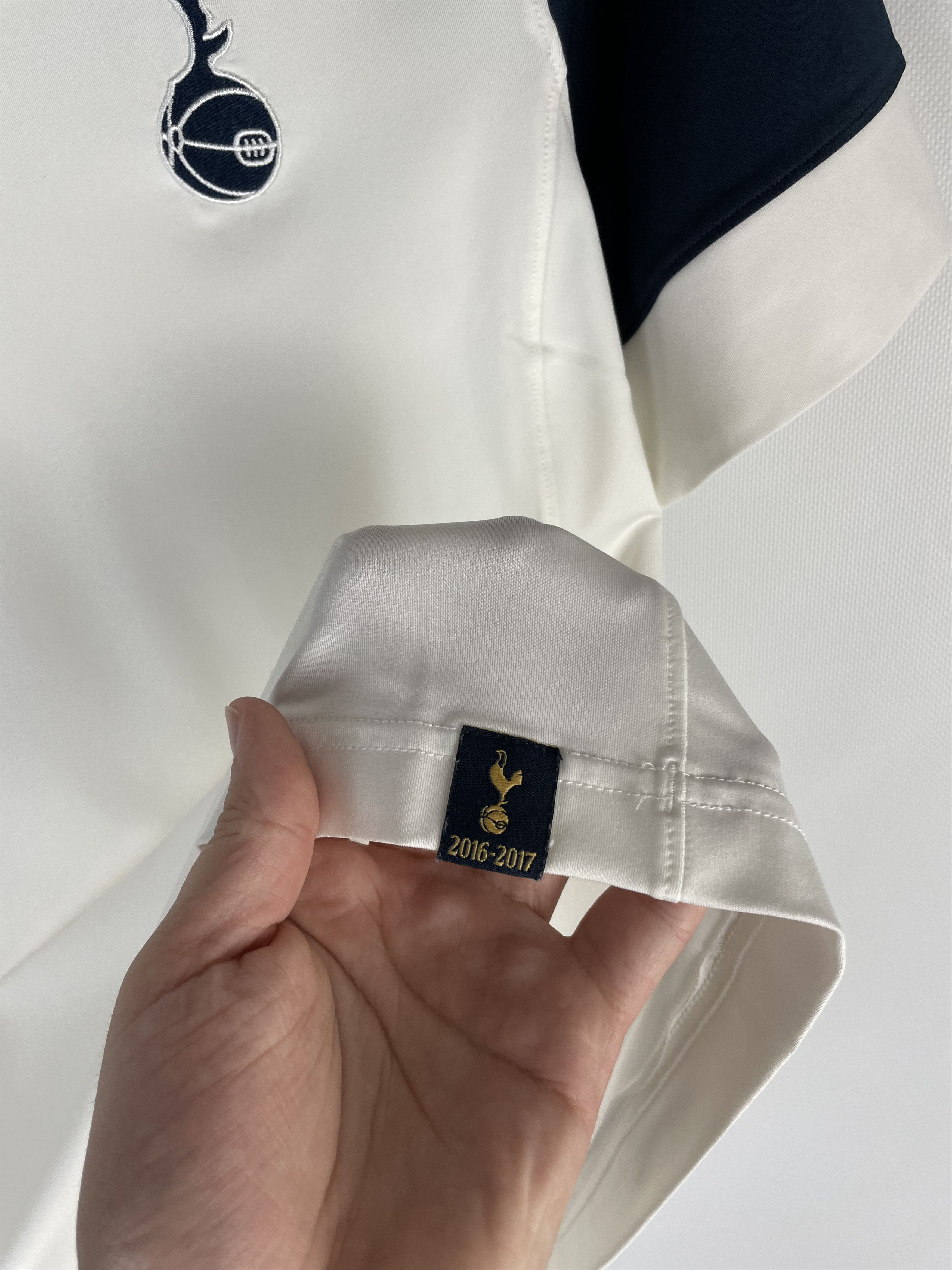 Under Armour UNDER ARMOUR TOTTENHAM HOTSPUR SOCCER JERSEY RETRO Size US M / EU 48-50 / 2 - 5 Thumbnail