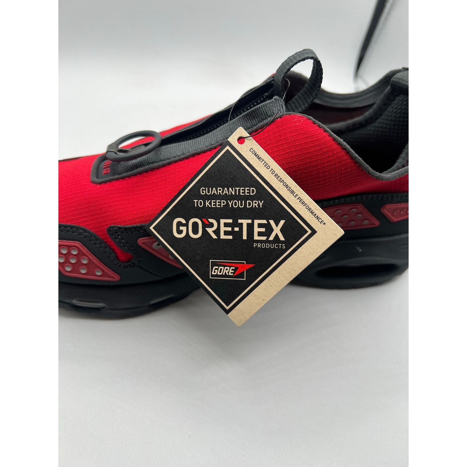 Nike Nike Air Sunder Max Wmns GORE-TEX “Hyper Crimson” size 7w Size US 7 / IT 37 - 8 Thumbnail