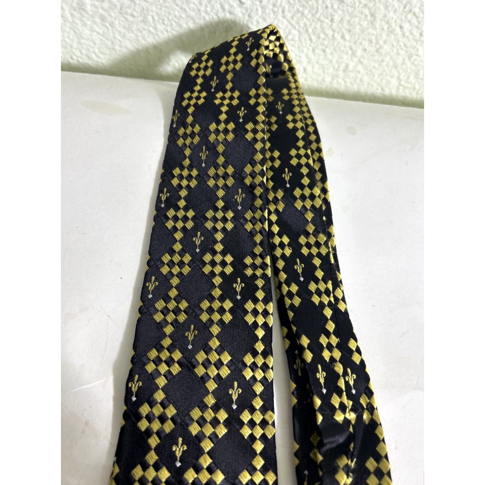 Vintage VINTAGE Wembley Tie Polyester Black Gold Geometric Men's Adult Neckwear Geometric Pattern Tie Size ONE SIZE - 6 Thumbnail