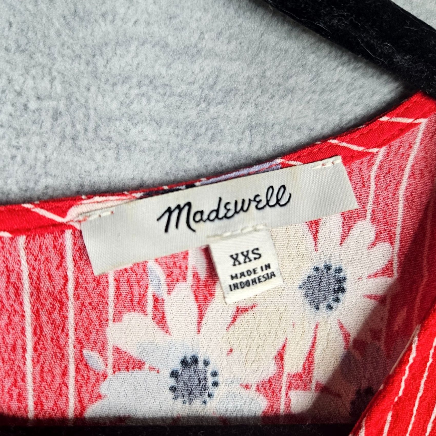 Madewell Madewell Blouse Shirt Womens Regular Short Sleeve V-Neck Daisy Pattern Red White Stripes 2XS Vintage No N/A Size XXS / US 00 / IT 34 - 6 Thumbnail