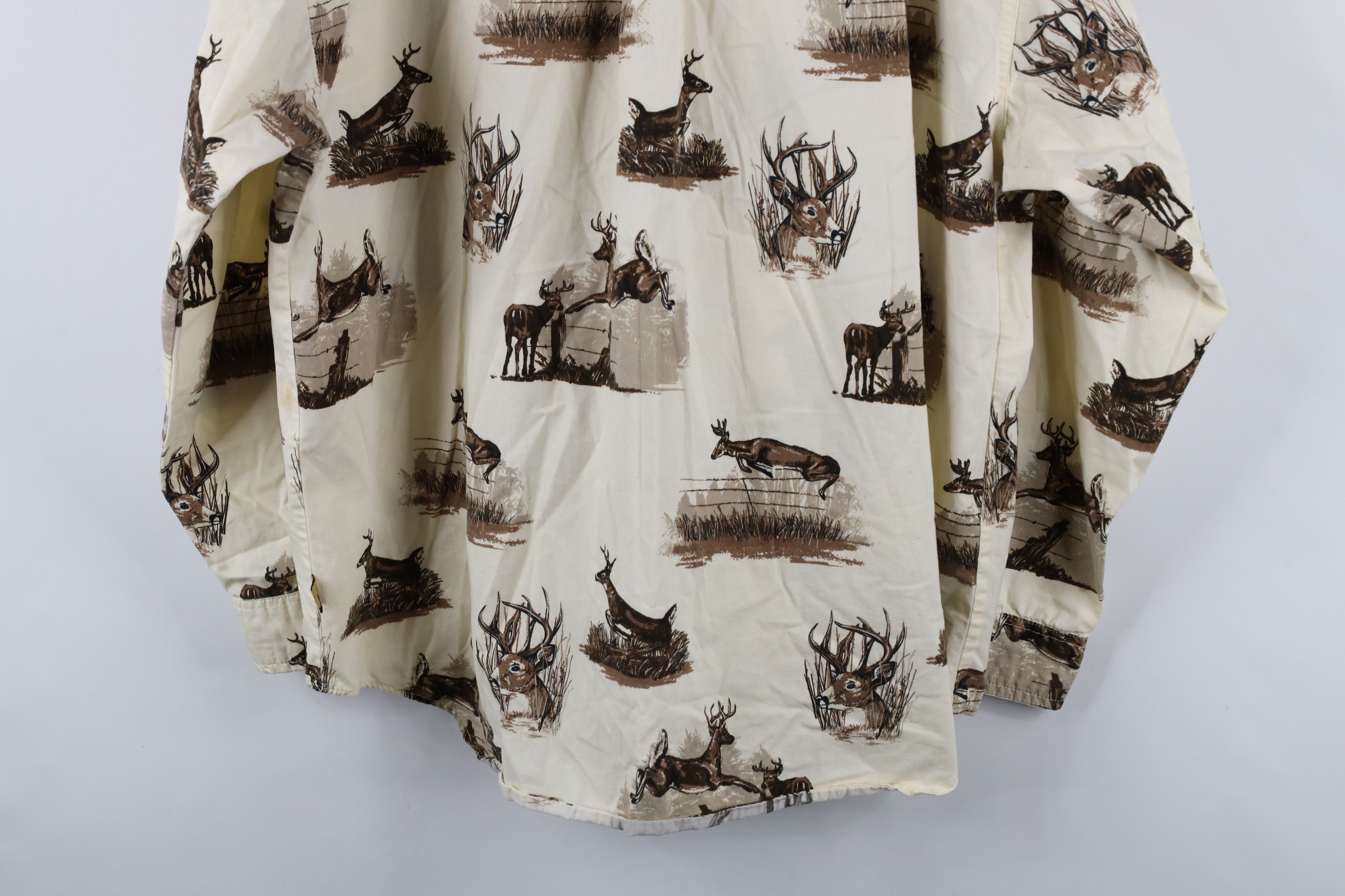Vintage Vintage 90s Streetwear Deer Buck All Over Print Button Shirt Size US XL / EU 56 / 4 - 13 Thumbnail