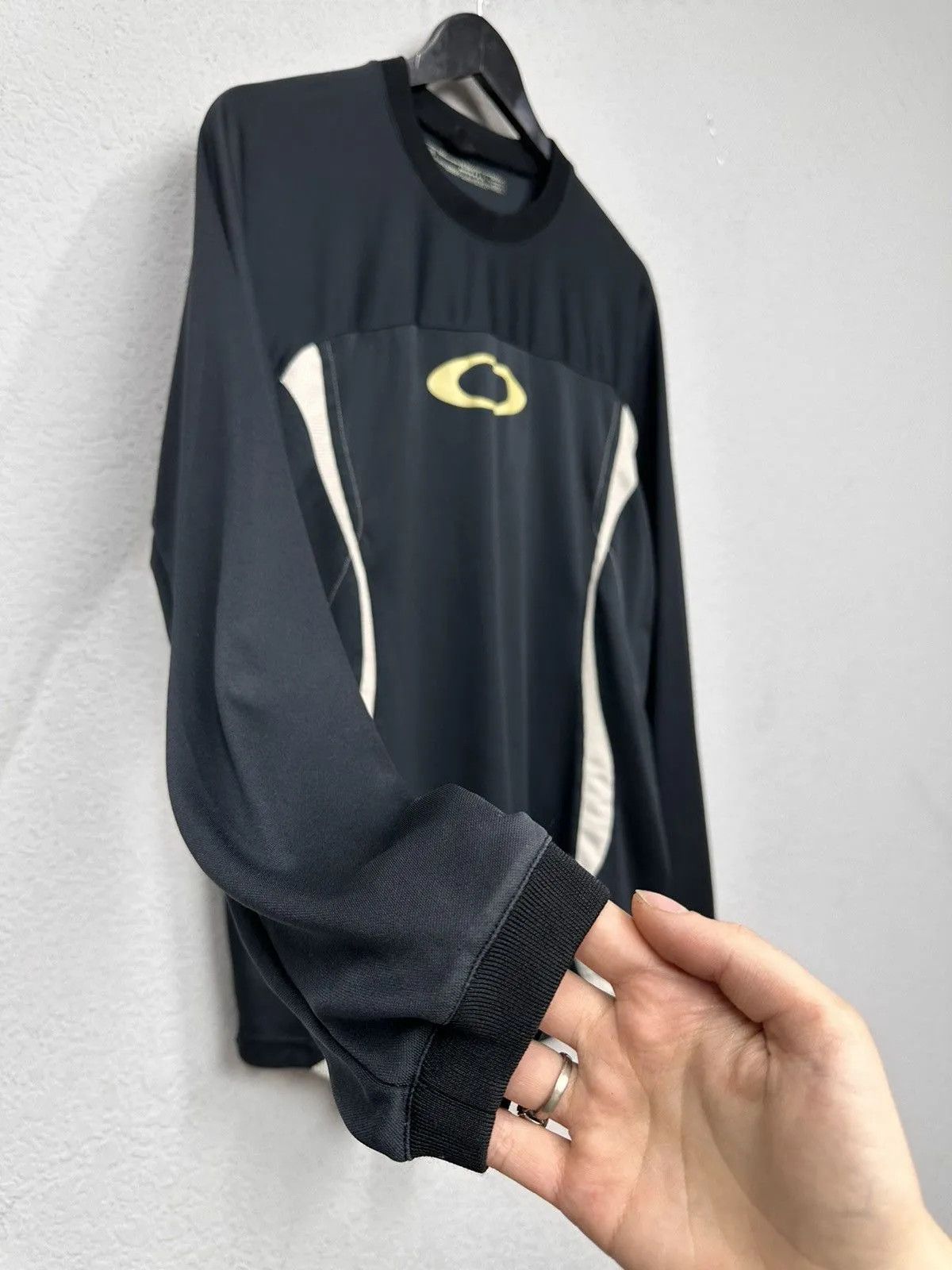Vintage Vintage Oakley Long Sleeve Made Usa Streetwear Y2K T-shir Size US M / EU 48-50 / 2 - 3 Thumbnail