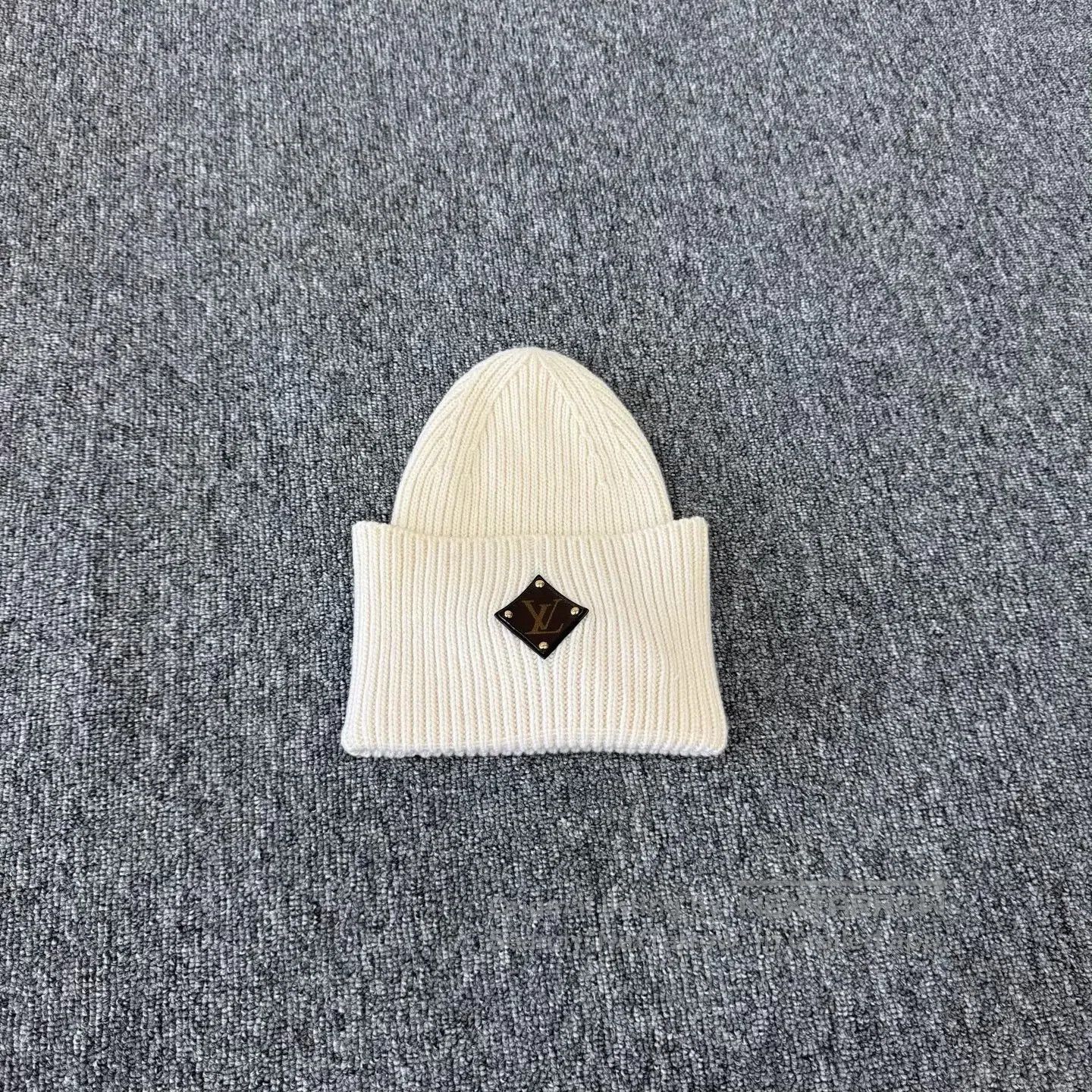 Louis Vuitton Louis Vuitton Skin label; Knitted cold cap| Size ONE SIZE - 1 Thumbnail