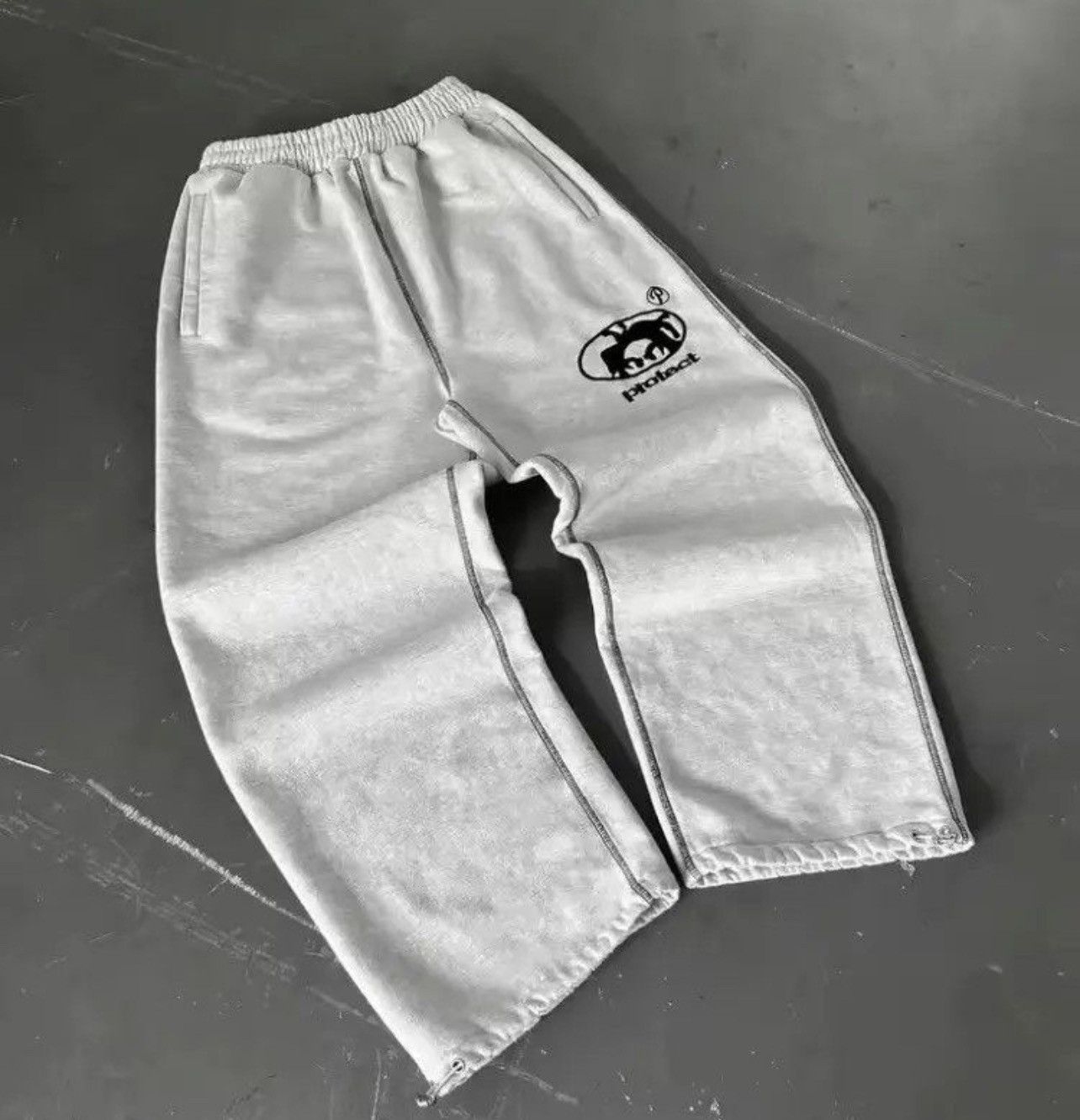 Japanese Brand Y2K Baggy Grey Sweatpants Size US 32 / EU 48 - 1 Thumbnail