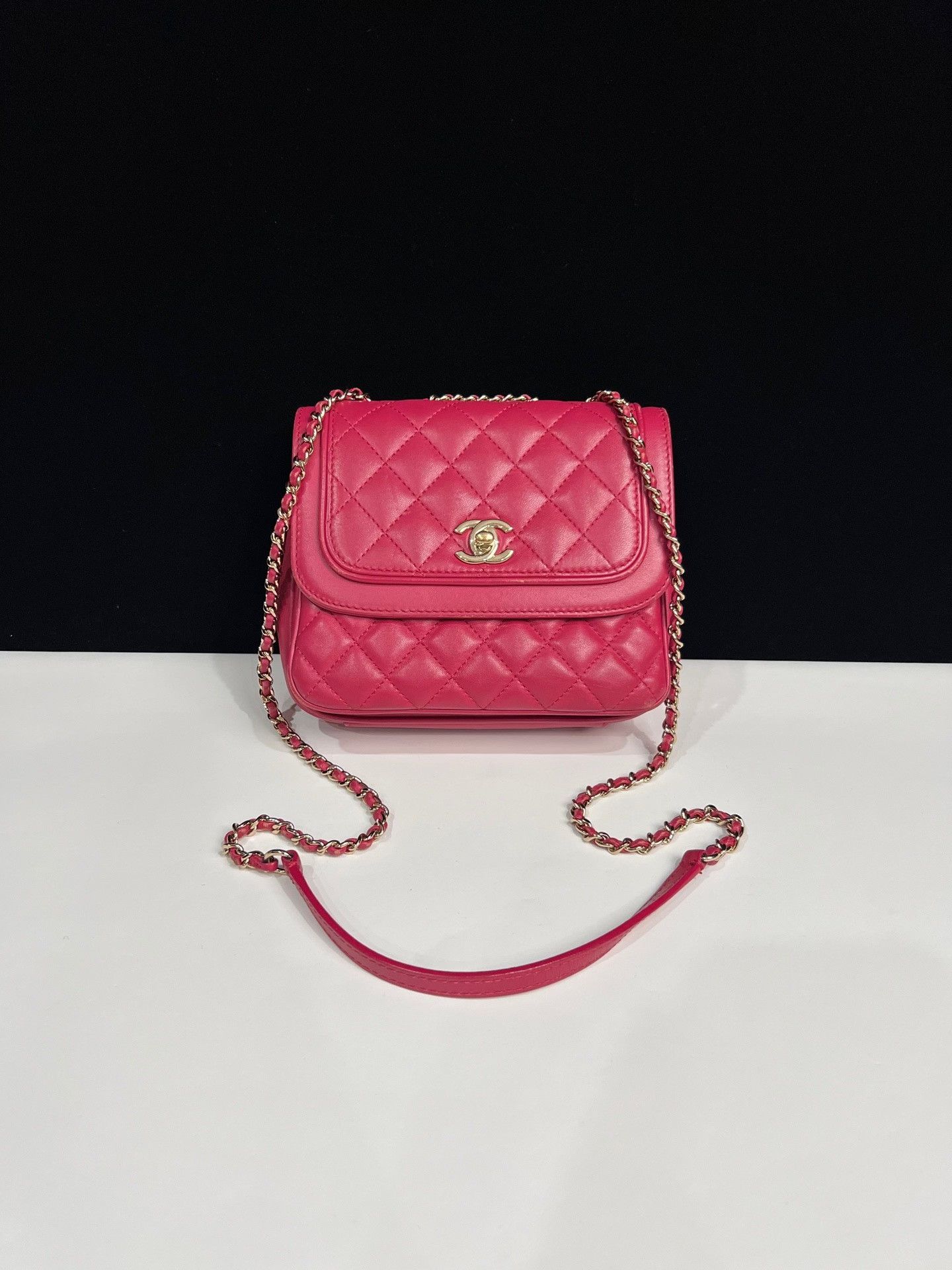 Chanel Pre-loved Bag Very good condition Size ONE SIZE - 1 Thumbnail