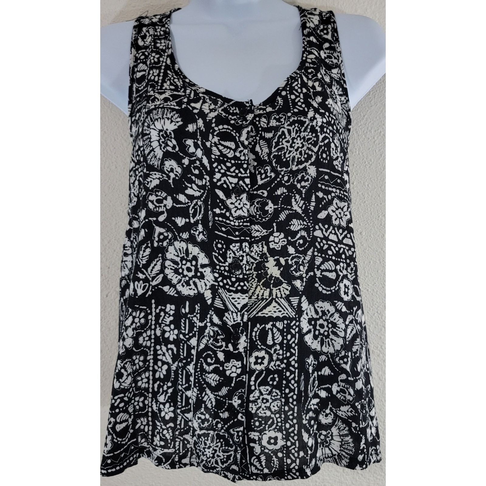 Other Lush Black White Floral Print Button Sleeveless Top Medium Size M / US 6-8 / IT 42-44 - 1 Thumbnail