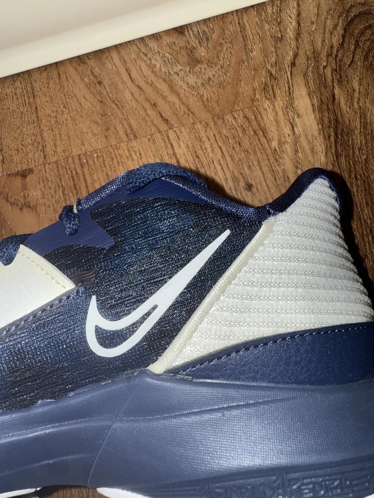 Nike Nike Kyrie 5 Low TB Midnight Navy Size US 5 / EU 37 - 11 Thumbnail