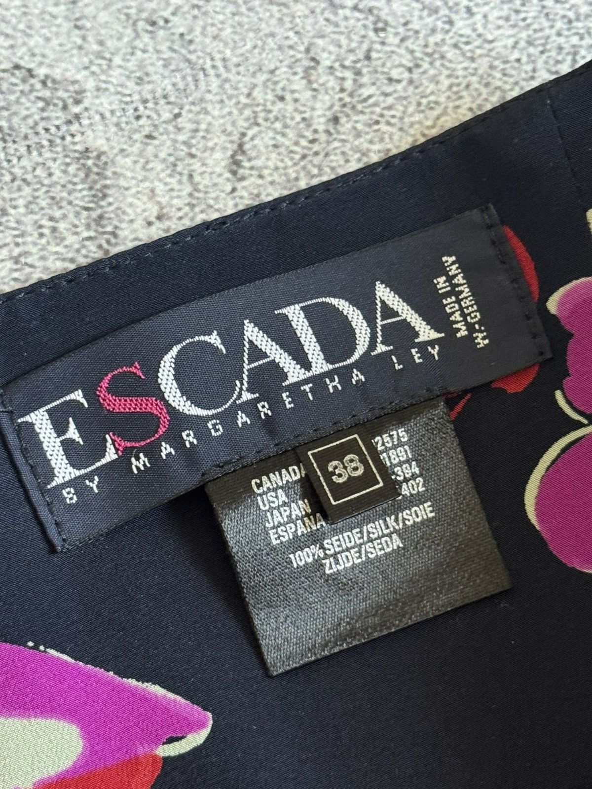 Escada Escada by Margaretha Ley 38size all printed flowers 🌺 skirt Size 26" / US 2 / IT 38 - 4 Thumbnail