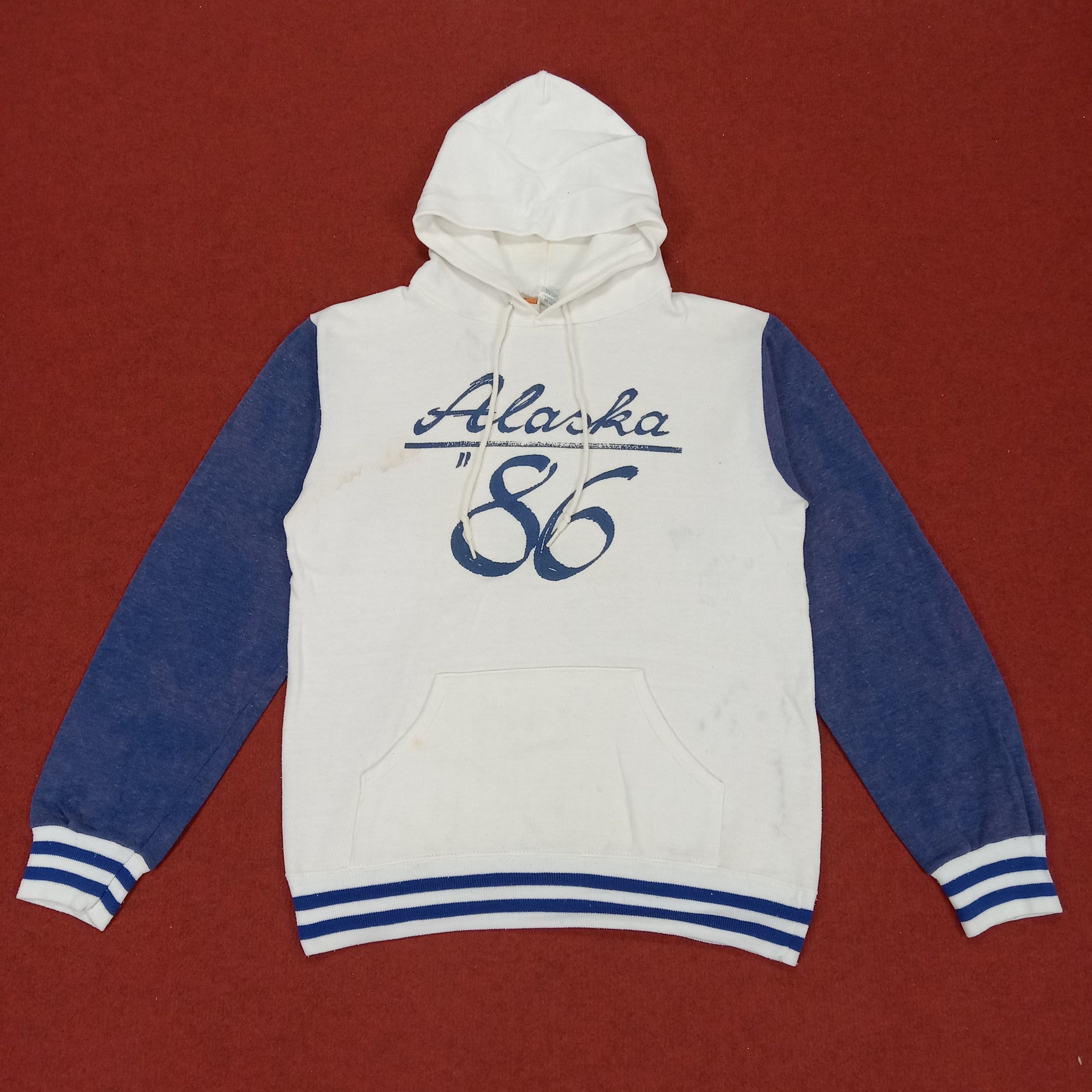 Vintage Alaska 86 Center Design Streetwear Style Vintage Hoodies Size US S / EU 44-46 / 1 - 1 Thumbnail