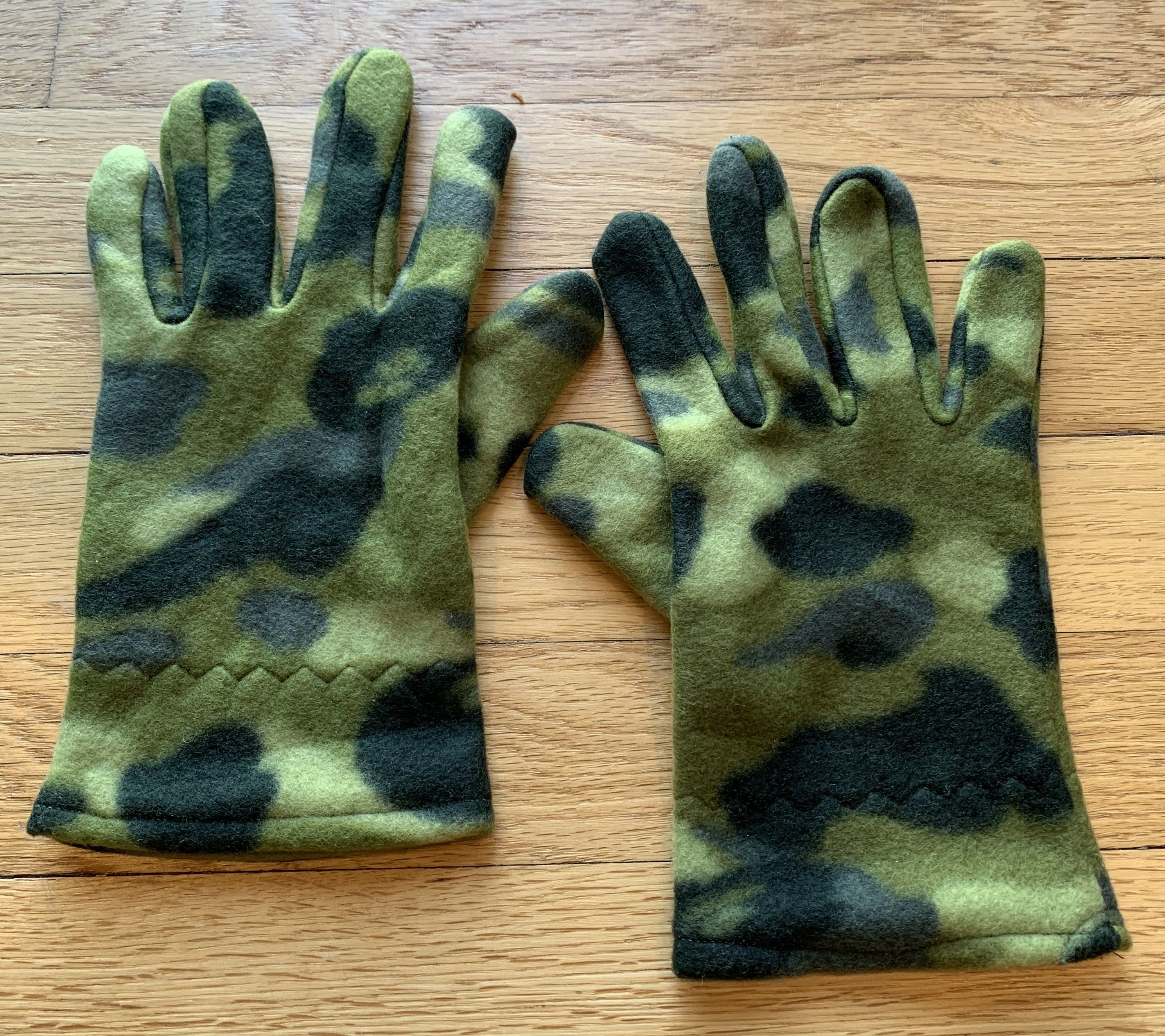 NEW Bape Red Camo Fleece Gloves