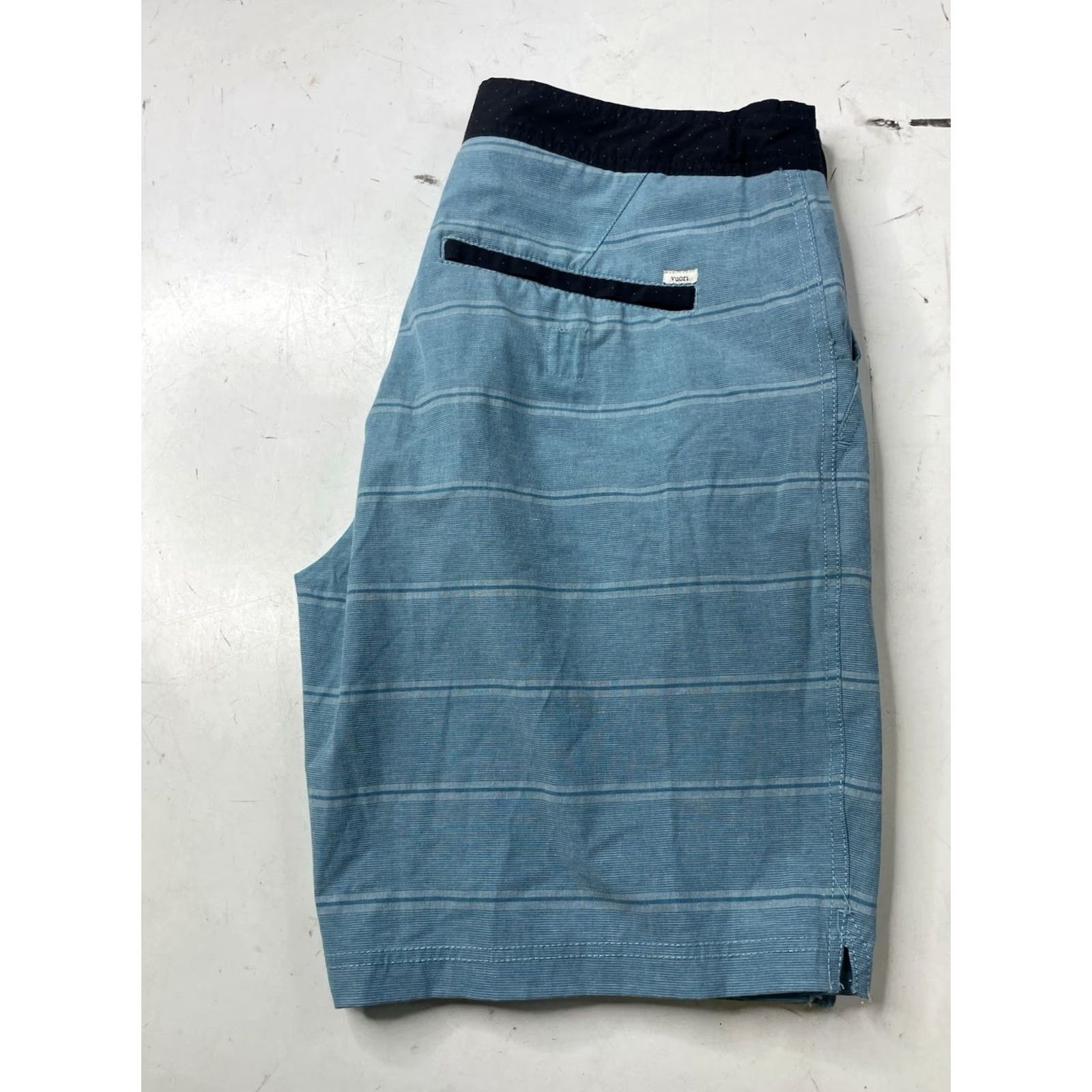 Vuori Vuori Shorts Mens 32 V Cycle Board Shorts Drawstring Casual Striped Blue Swim Size US 32 / EU 48 - 7 Thumbnail