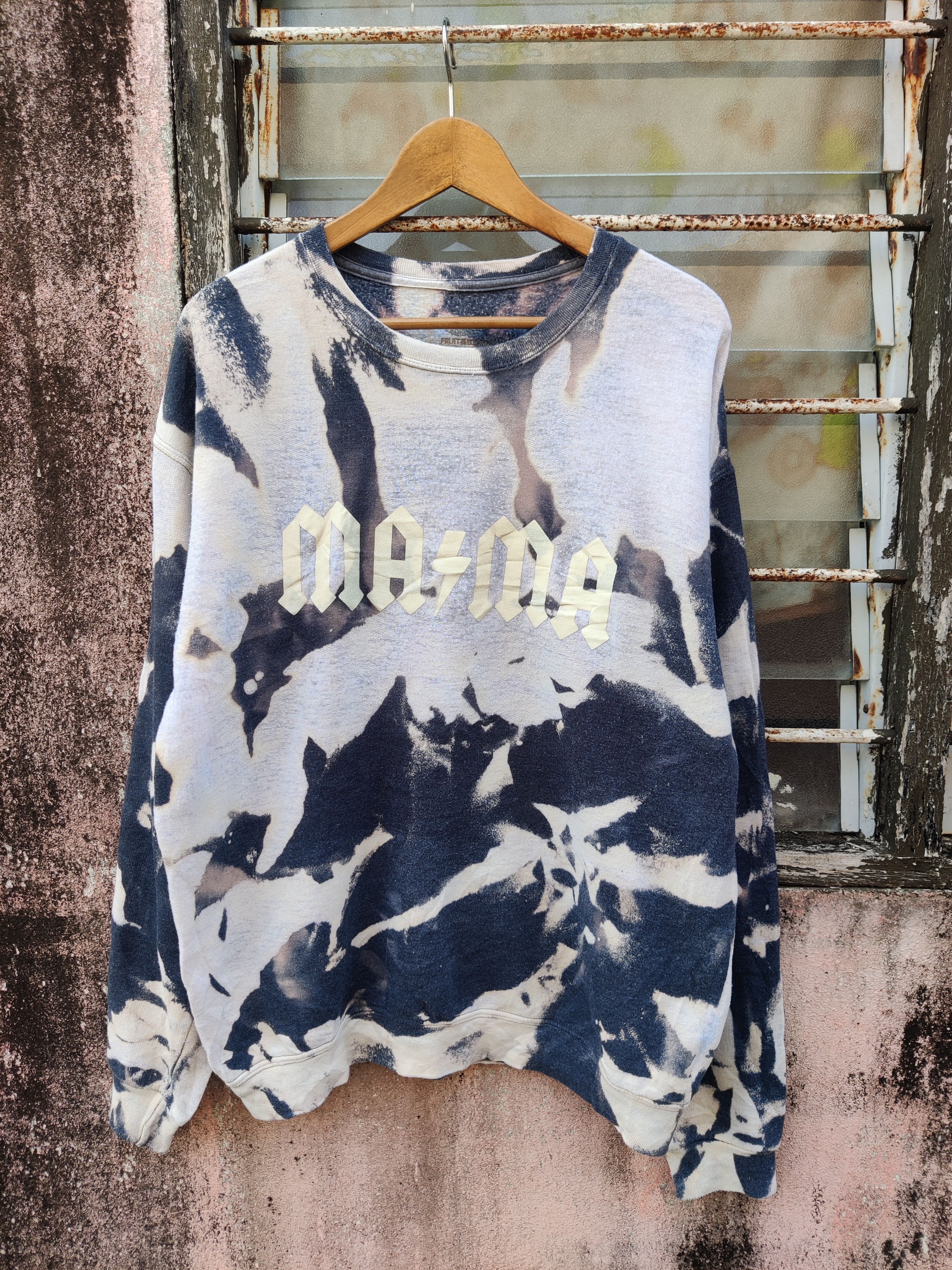Japanese Brand × Vintage Vintage MaMa Fruit Of The Loom Abstract Bleach Sweatshirt Size US L / EU 52-54 / 3 - 1 Thumbnail