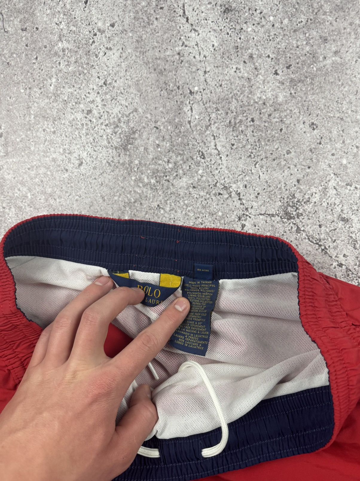 Polo Ralph Lauren Vintage 90's Polo Ralph Lauren Nylon Red Casual Shorts Faded Size US 32 / EU 48 - 4 Thumbnail