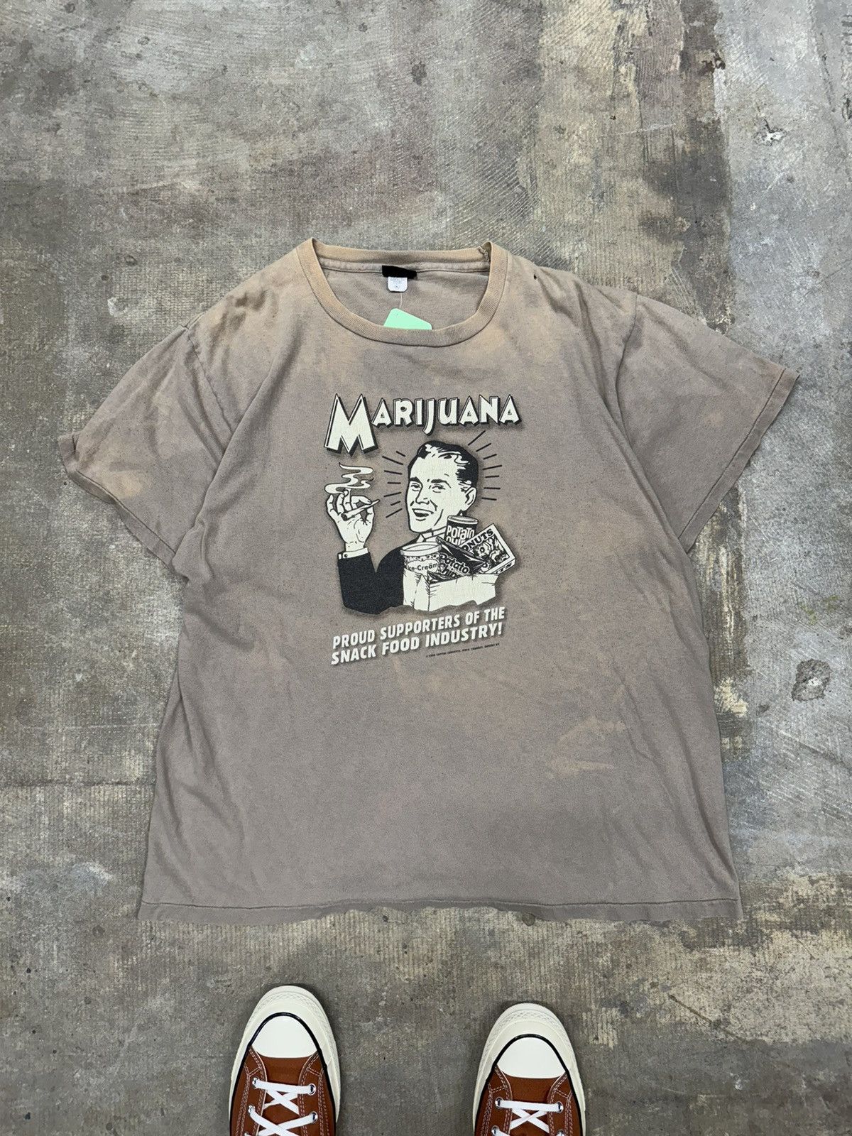 image of Humor x Vintage 90's Marijuana Capital Concepts Snack Food Weed XL in Grey, Men's