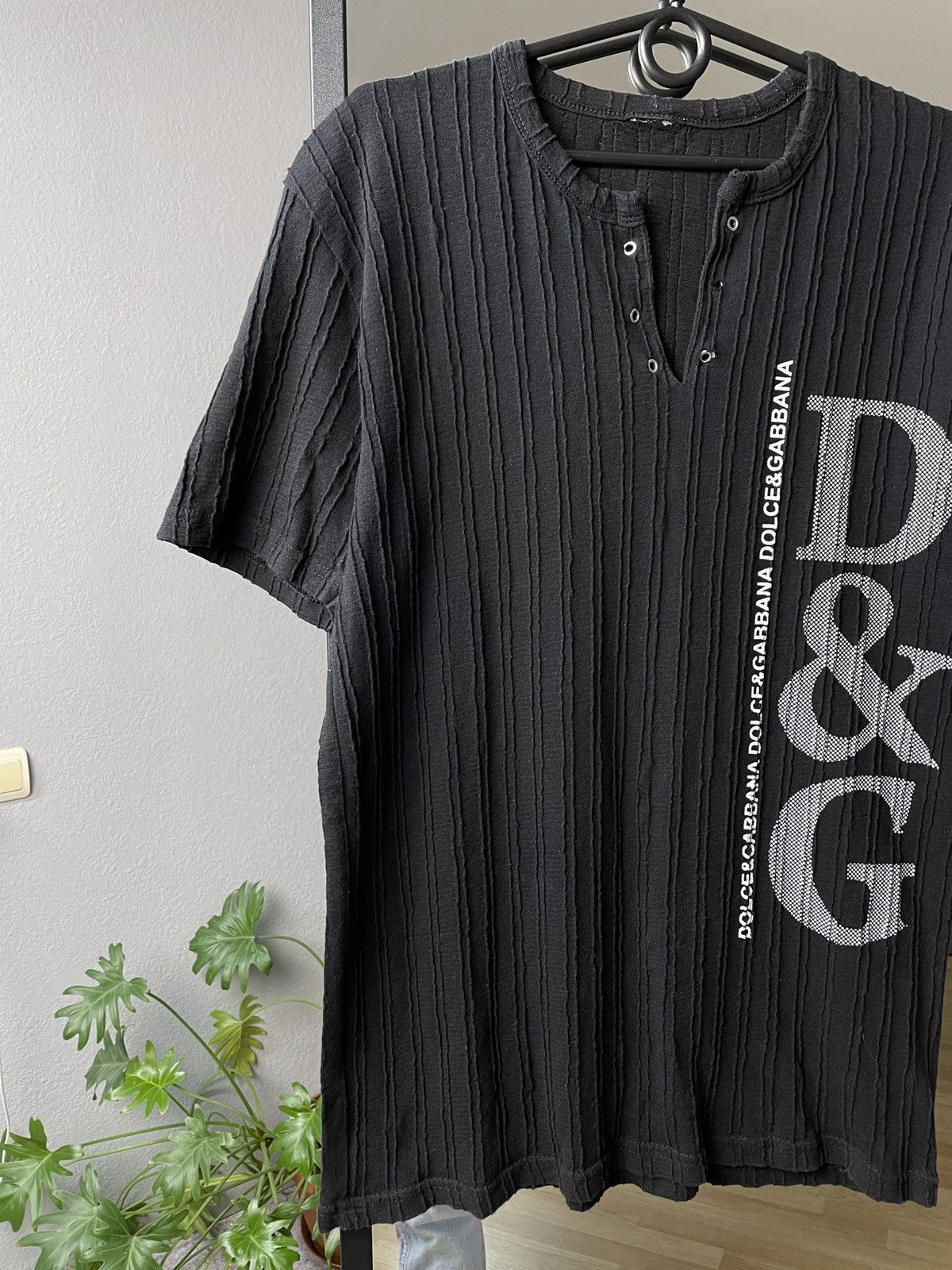 Vintage Vintage Avantgarde Dolce&Gabbana Tee 00s Style DG T-shirt Size US L / EU 52-54 / 3 - 2 Thumbnail