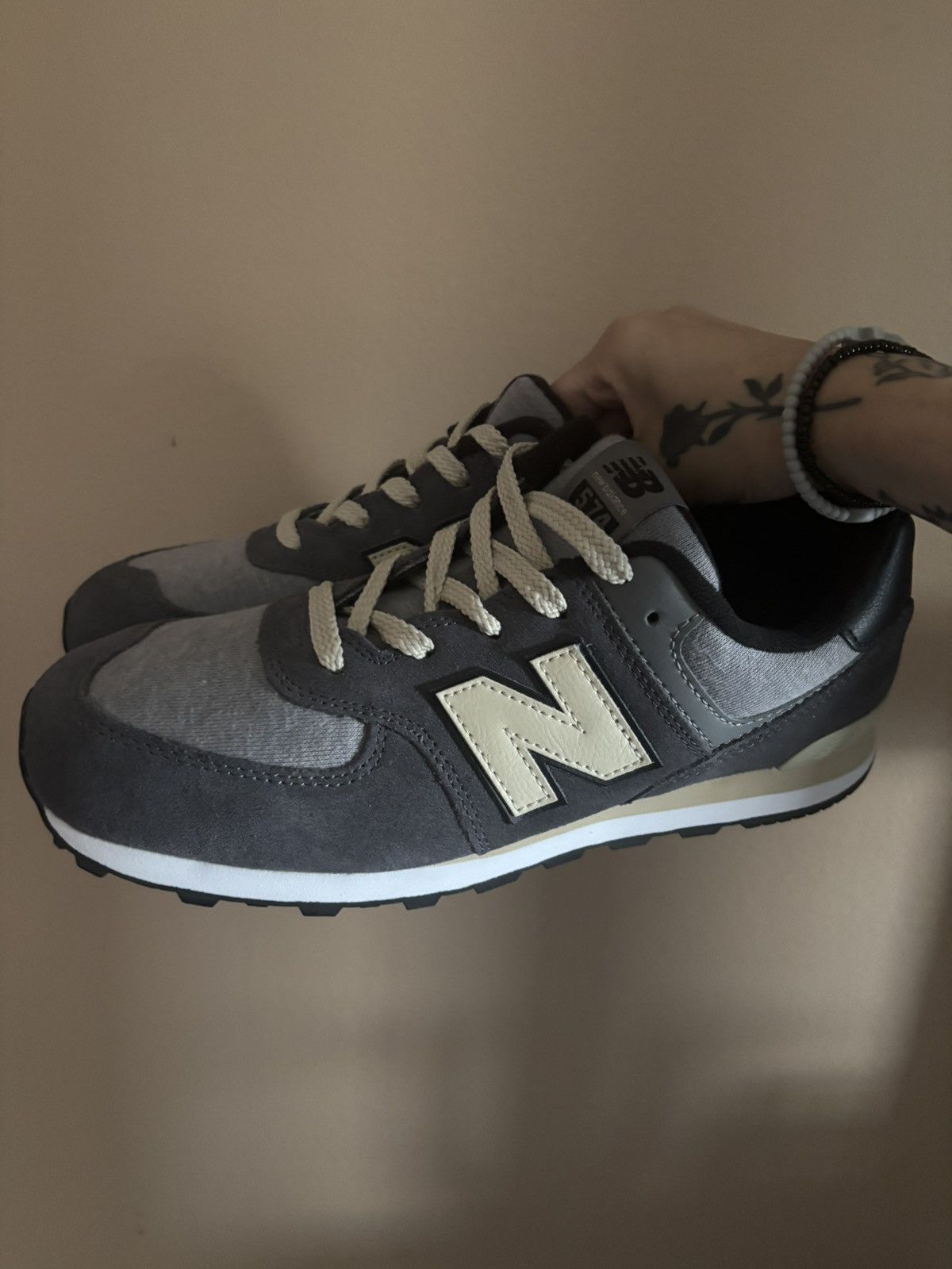 New Balance New Balance 574 Big Kid 'Grey Day 2024 - Magnet' Size US 7 / EU 40 - 6 Thumbnail