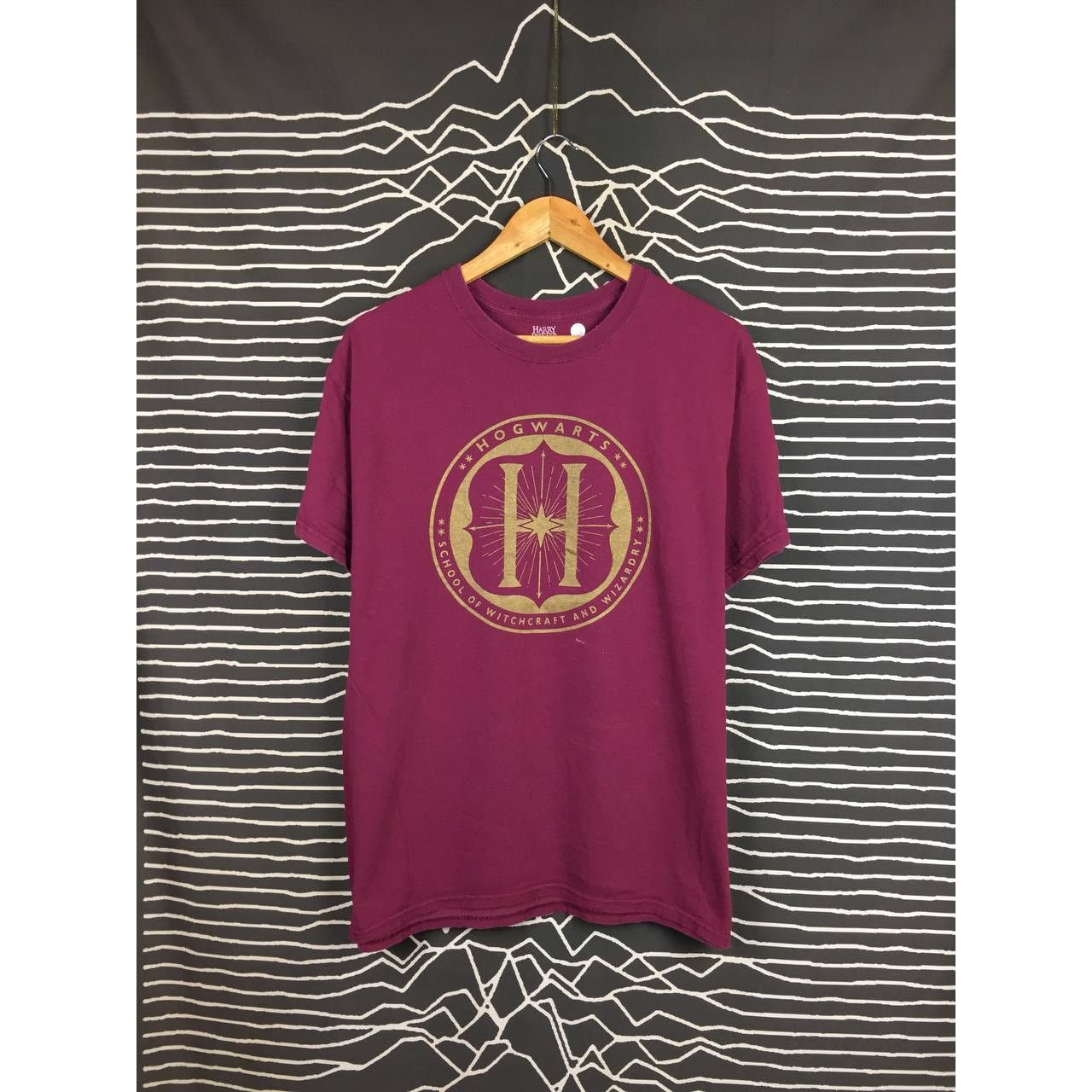 Vintage Harry Potter And The Cursed Child Hogwarts School Logo Tee Size US L / EU 52-54 / 3 - 2 Thumbnail