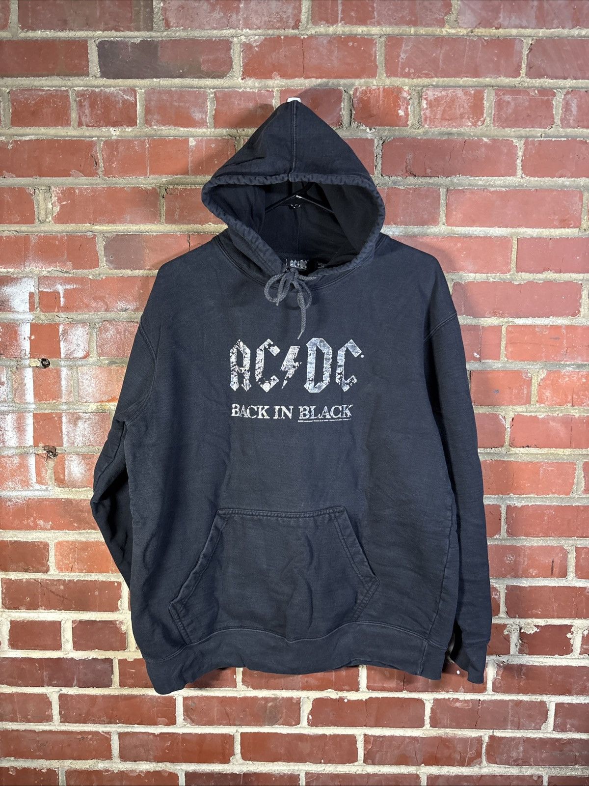 AC/DC Vintage Y2k AC/DC Hoodie Black 2005 Back In Black Sz M Size US M / EU 48-50 / 2 - 1 Thumbnail