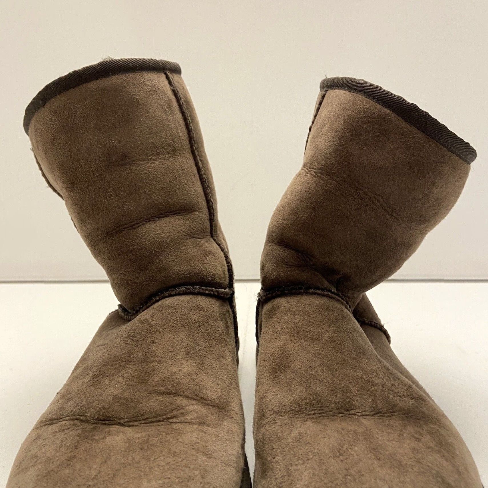 Ugg UGG Boots Classic Short 5826 Leather Upper Sheepskin Lining Women’s 8 Brown Boots Female Size 30" / US 8 / IT 44 - 5 Thumbnail
